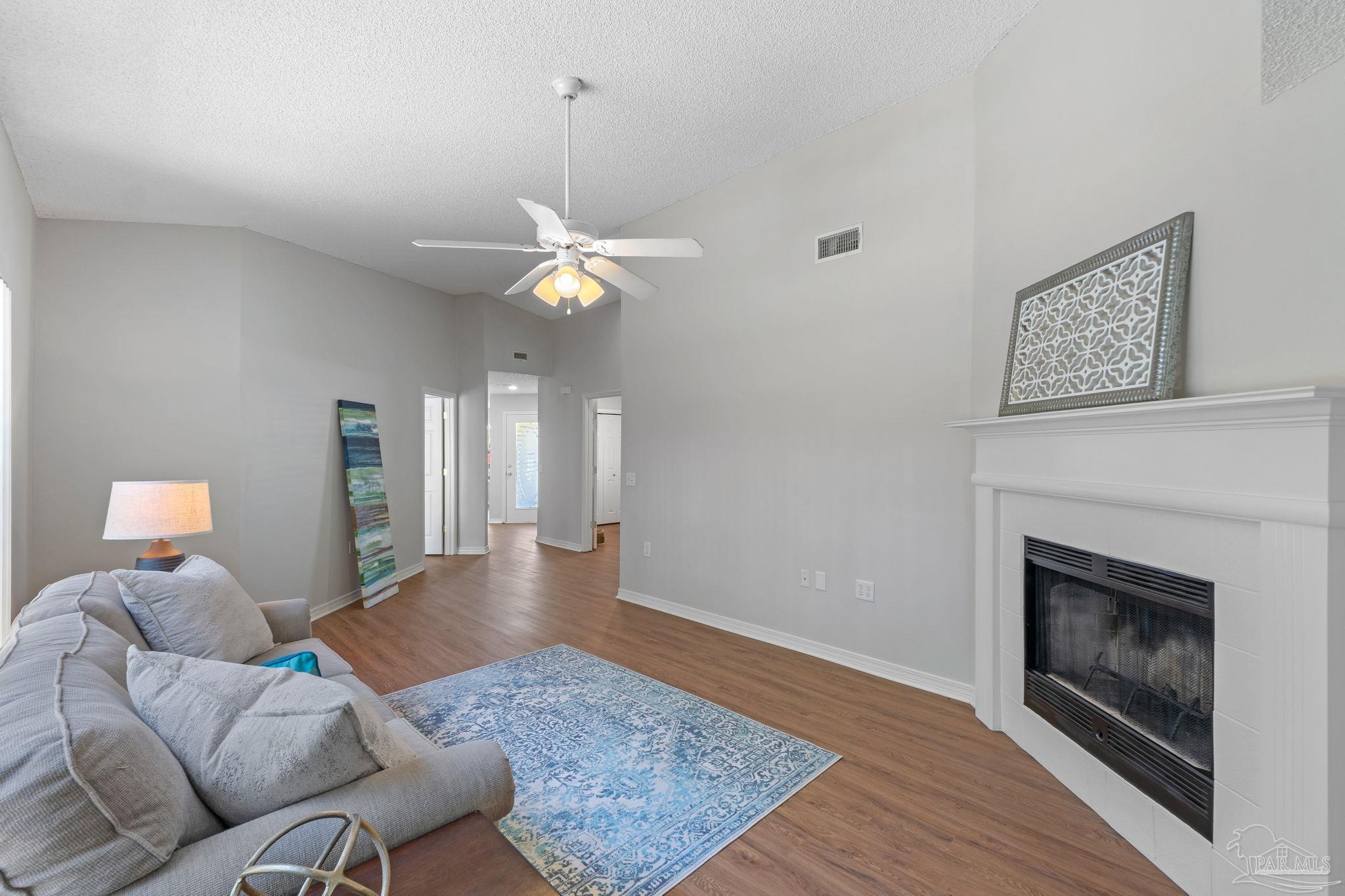 Gulf Breeze, Florida 32563, United States, 3 Bedrooms Bedrooms, ,2 BathroomsBathrooms,Residential,Contingent,143497