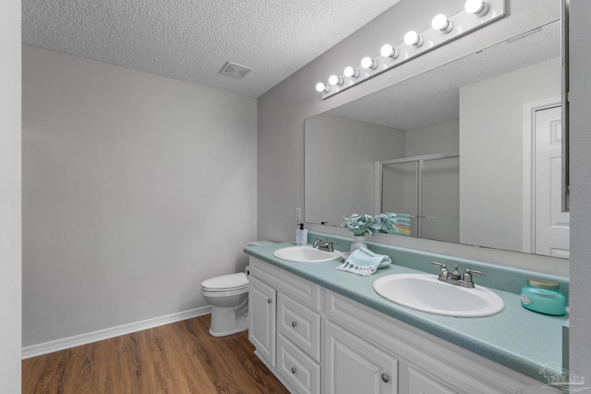 Gulf Breeze, Florida 32563, United States, 3 Bedrooms Bedrooms, ,2 BathroomsBathrooms,Residential,Contingent,143497