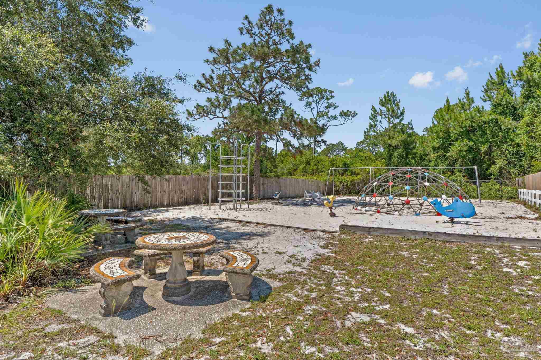 Gulf Breeze, Florida 32563, United States, 3 Bedrooms Bedrooms, ,2 BathroomsBathrooms,Residential,Contingent,143497