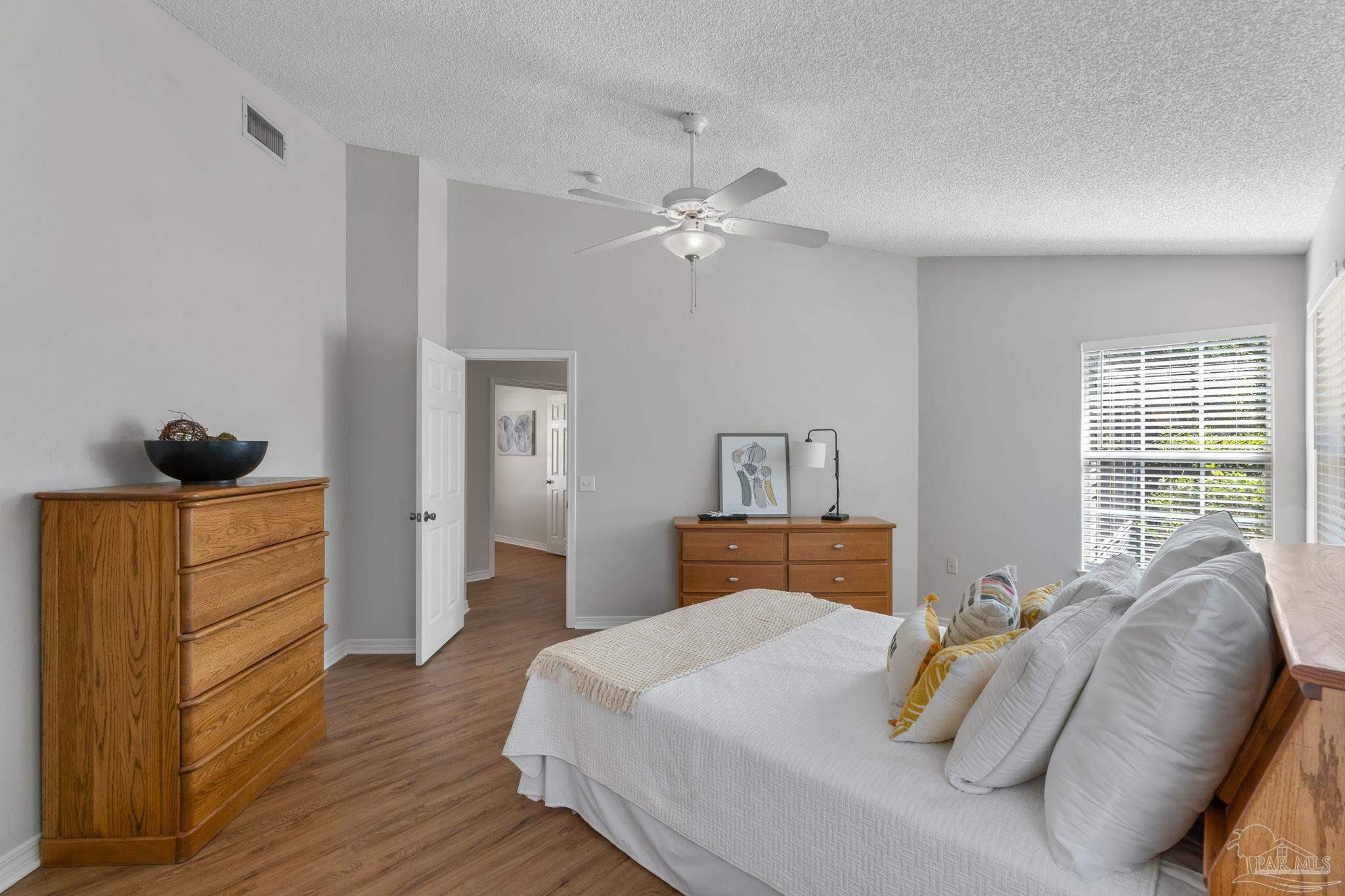 Gulf Breeze, Florida 32563, United States, 3 Bedrooms Bedrooms, ,2 BathroomsBathrooms,Residential,Contingent,143497