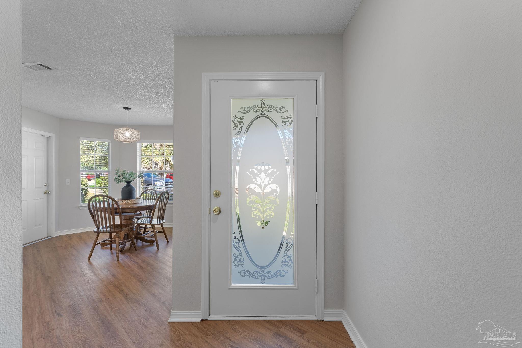 Gulf Breeze, Florida 32563, United States, 3 Bedrooms Bedrooms, ,2 BathroomsBathrooms,Residential,Contingent,143497