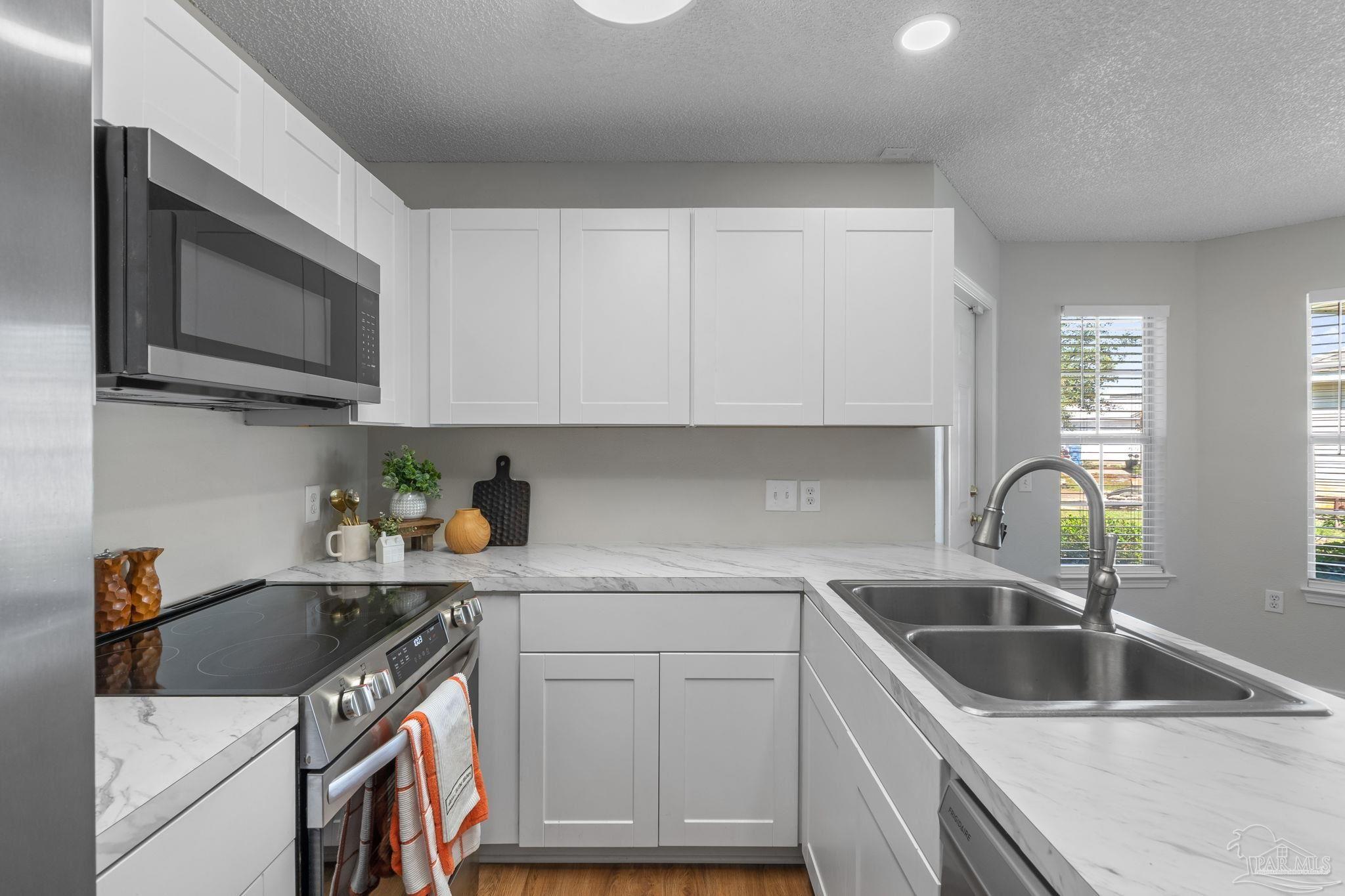 Gulf Breeze, Florida 32563, United States, 3 Bedrooms Bedrooms, ,2 BathroomsBathrooms,Residential,Contingent,143497