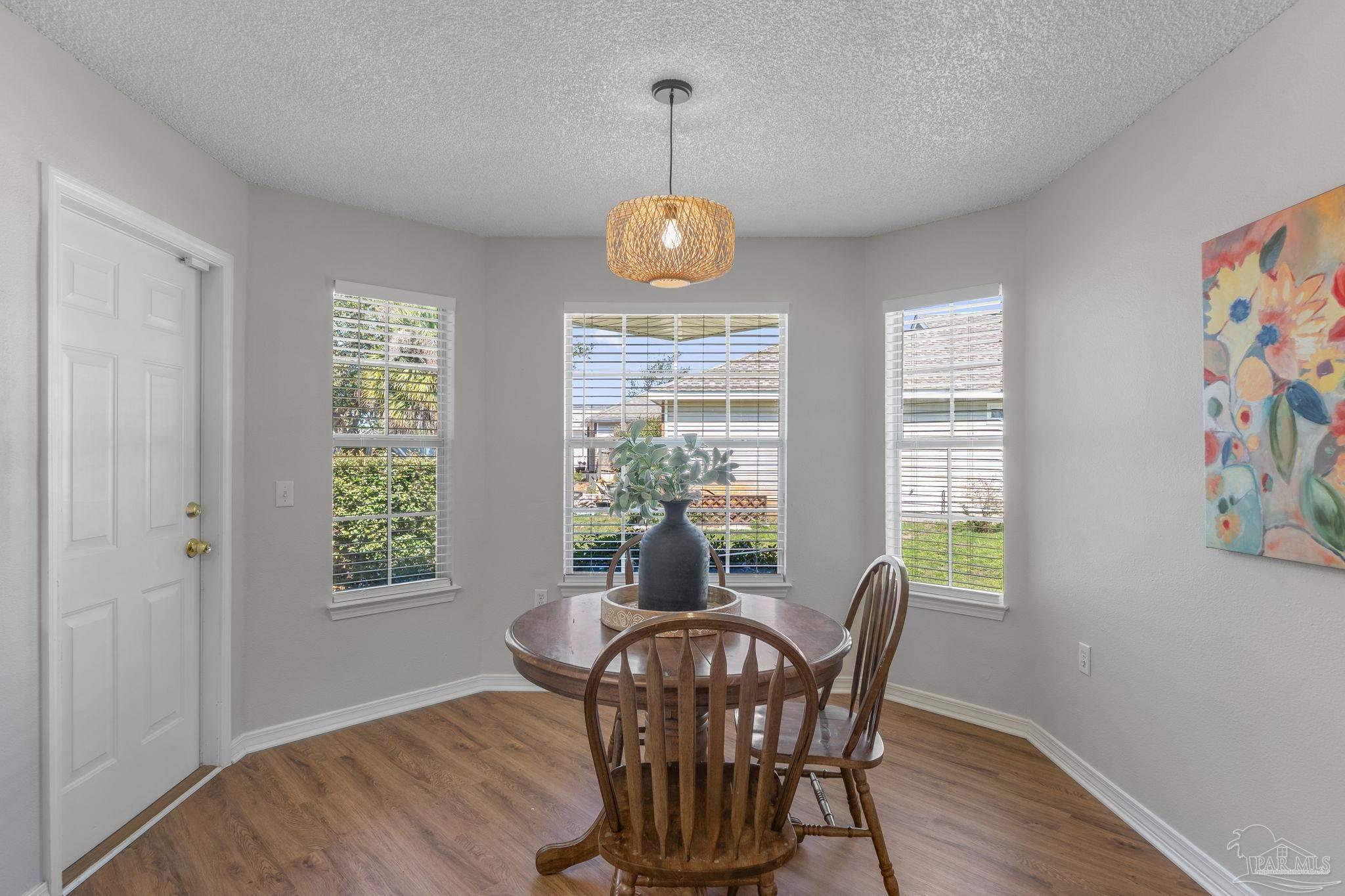 Gulf Breeze, Florida 32563, United States, 3 Bedrooms Bedrooms, ,2 BathroomsBathrooms,Residential,Contingent,143497