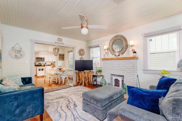 909 DR MARTIN L KING JR DR, PENSACOLA, FL 32501 - Image 73614fe79c9051a3382ccd4d7f5f95e0/9524005