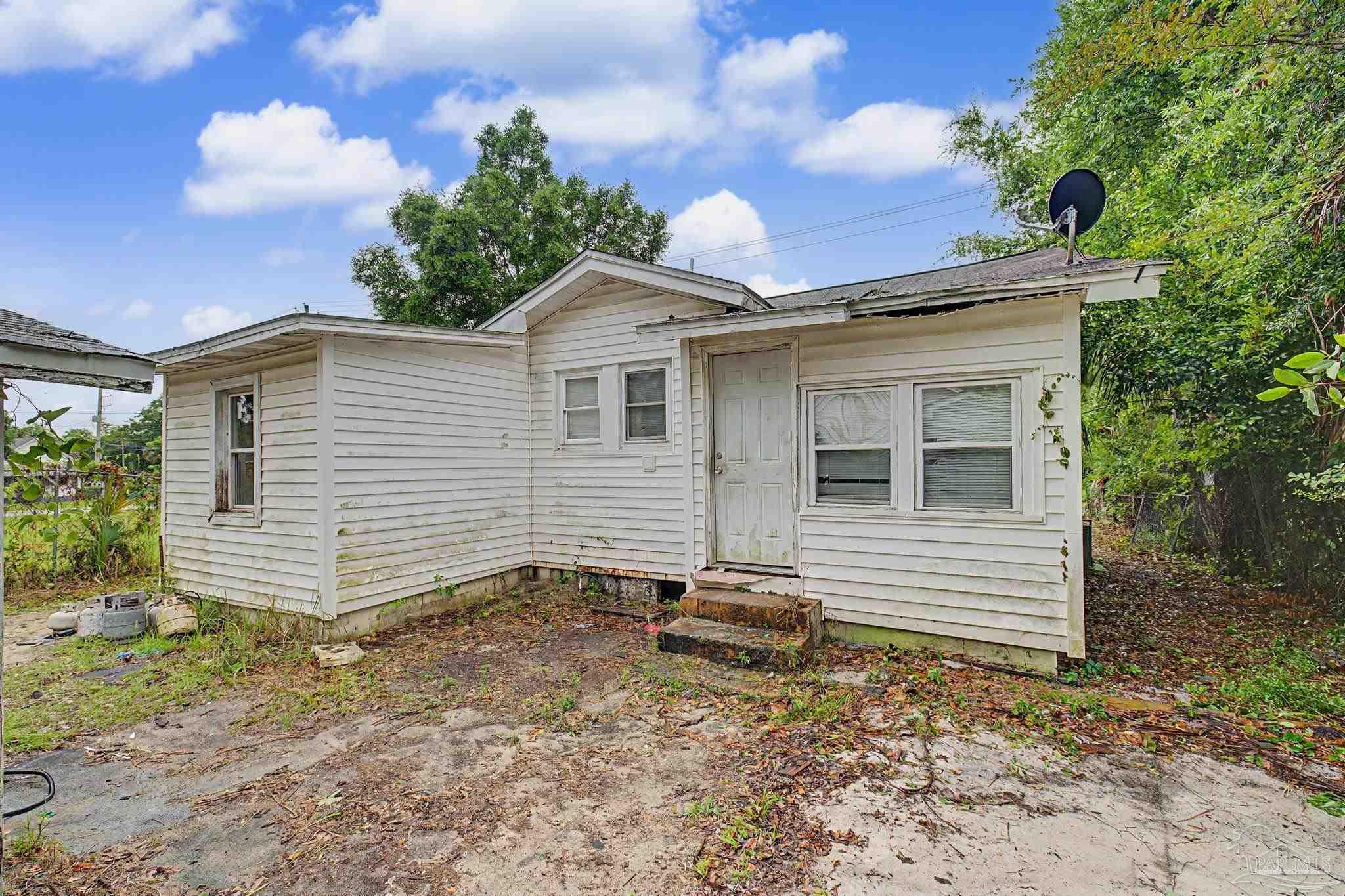 Photo 1 of 24 — 2410 N Tarragona St, Pensacola, FL 32503