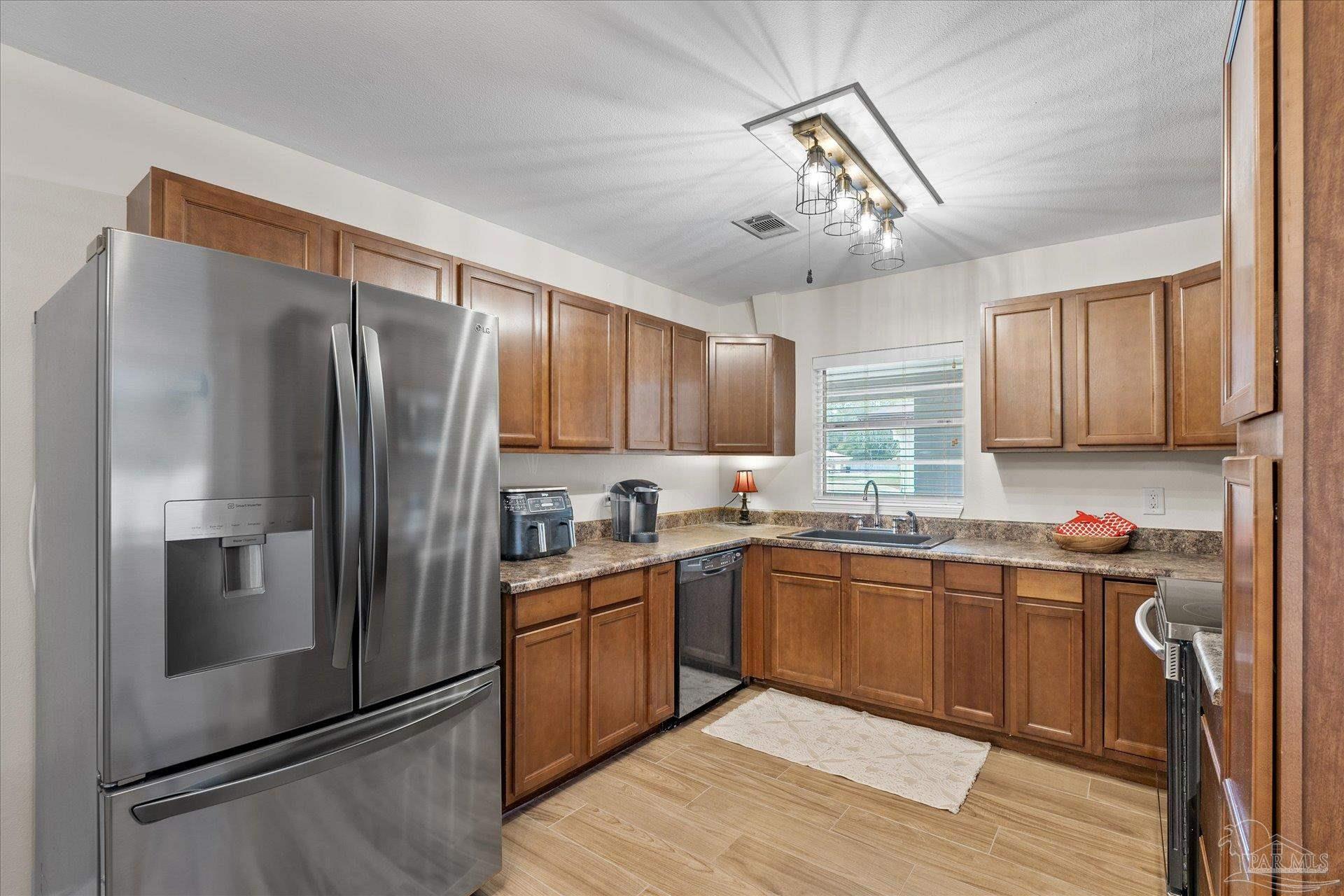 Pensacola, Florida 32504, United States, 3 Bedrooms Bedrooms, ,2 BathroomsBathrooms,Residential,Active,10260