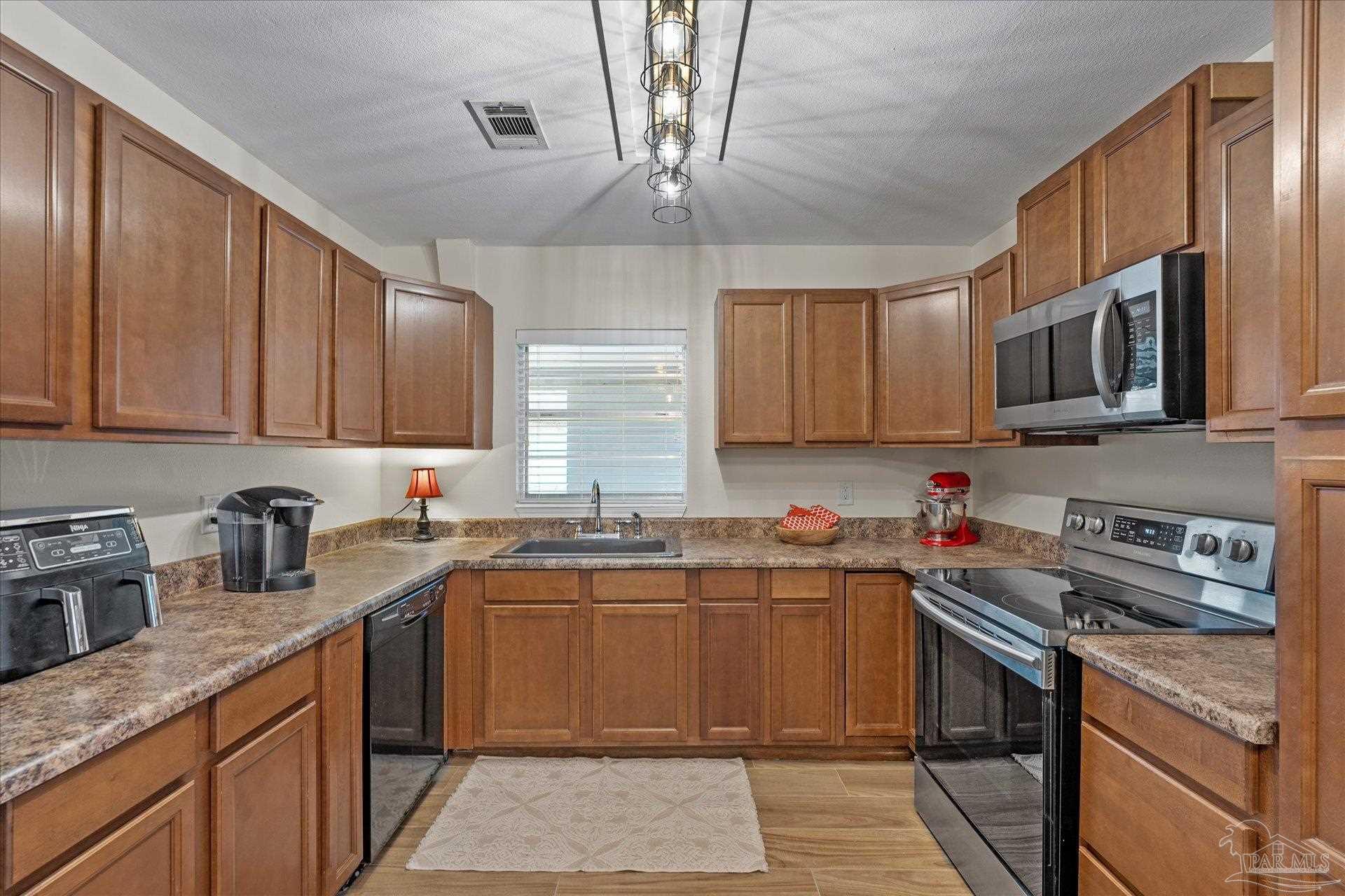 Pensacola, Florida 32504, United States, 3 Bedrooms Bedrooms, ,2 BathroomsBathrooms,Residential,Active,10260