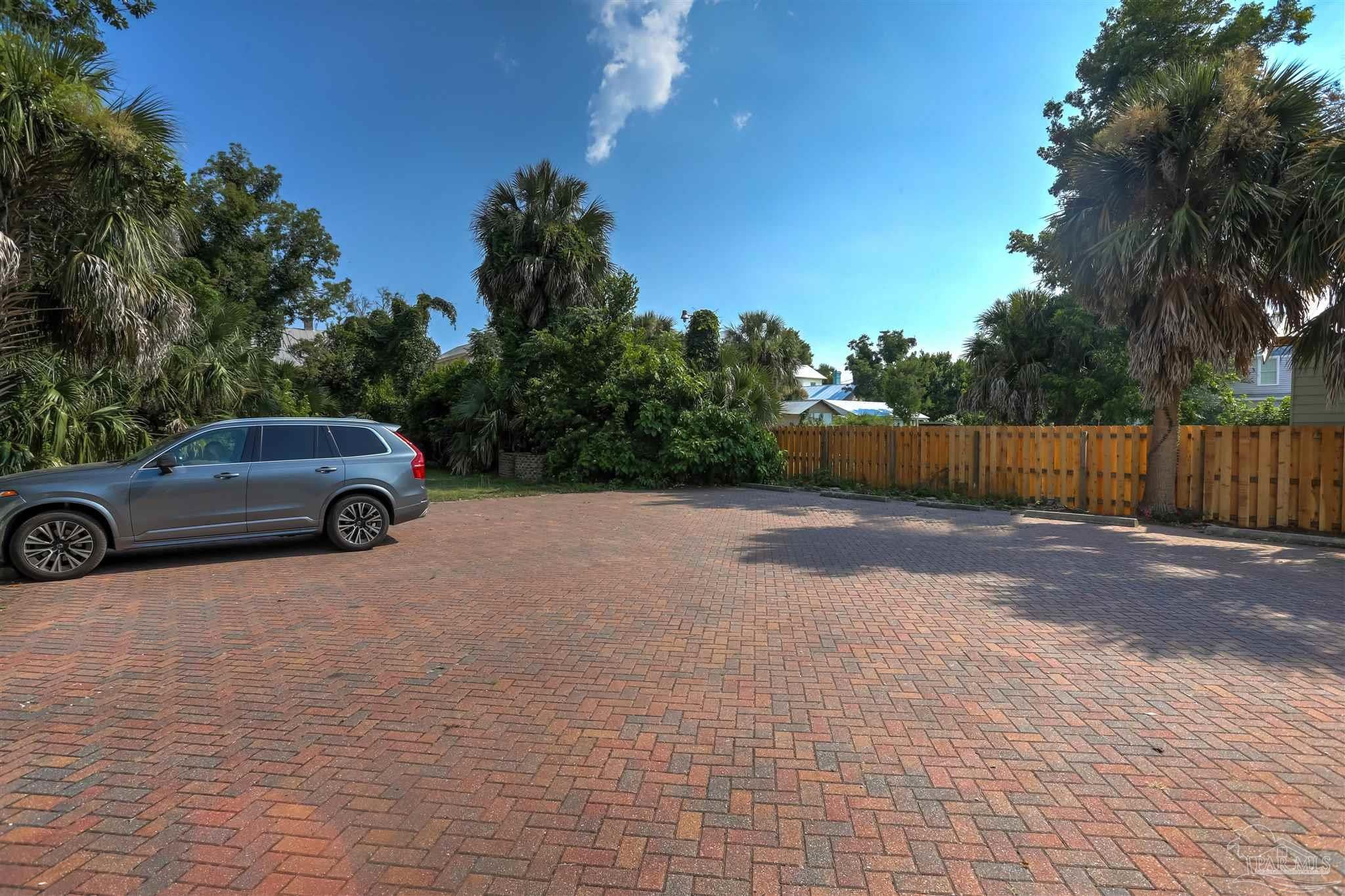 245 E Intendencia St