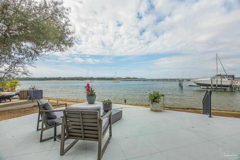 697 Palomar Dr Pensacola FL 32507