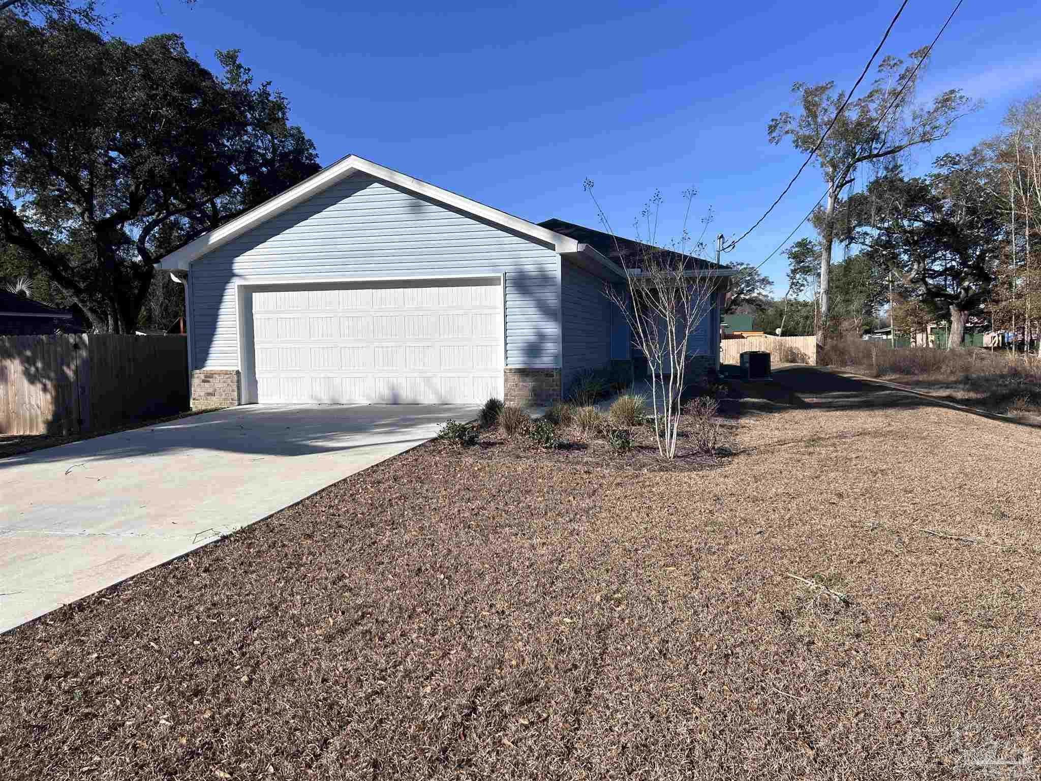 Photo 1 of 5 — 4047 Edgefield St, Pace, FL 32571