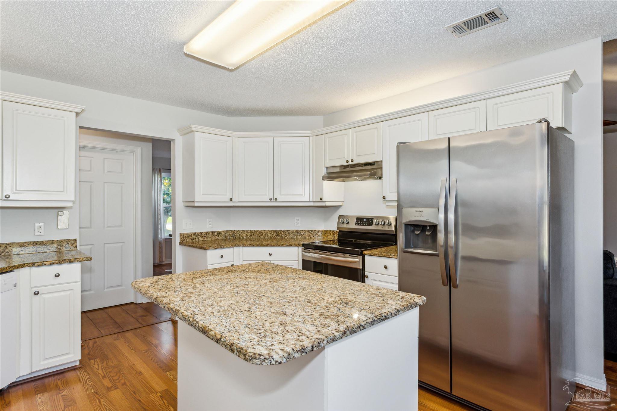 Navarre, Florida 32566, United States, 3 Bedrooms Bedrooms, ,2 BathroomsBathrooms,Residential,Active,95637