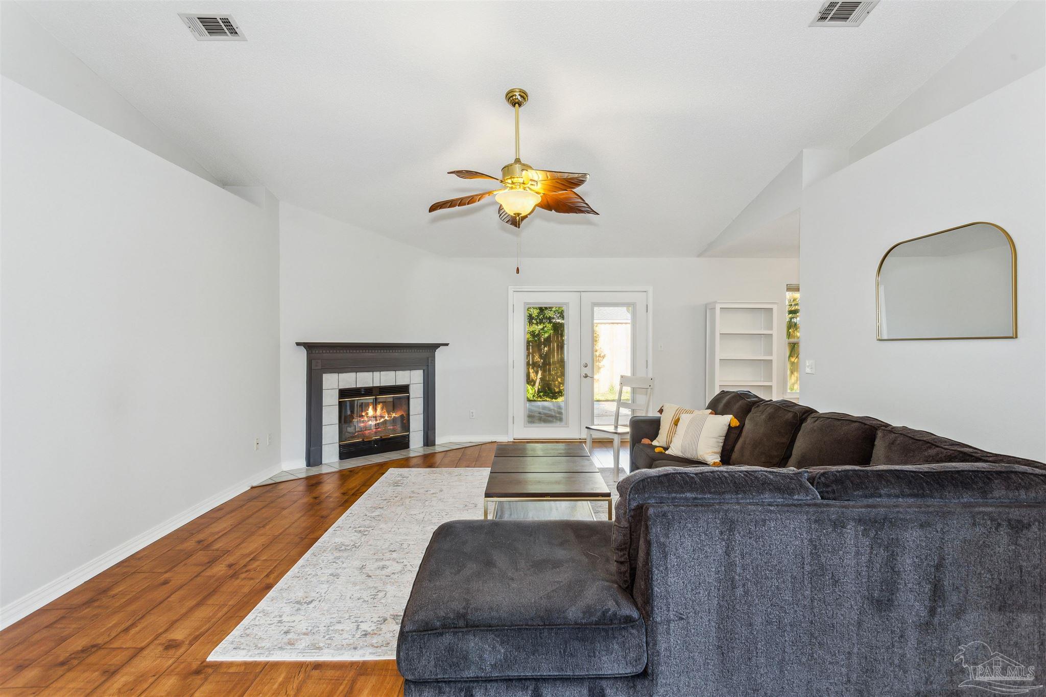 Navarre, Florida 32566, United States, 3 Bedrooms Bedrooms, ,2 BathroomsBathrooms,Residential,Active,95637