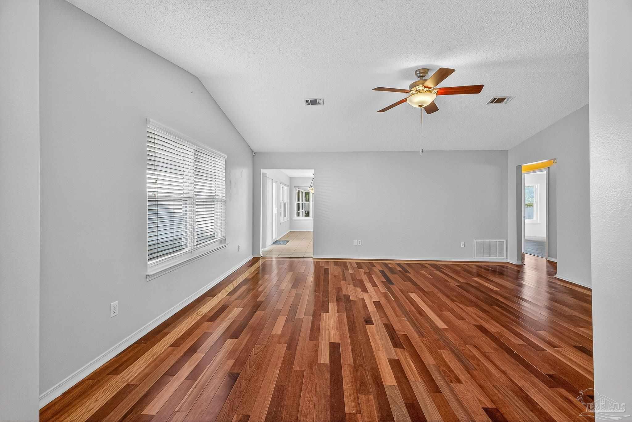 4736 Northpointe Ct