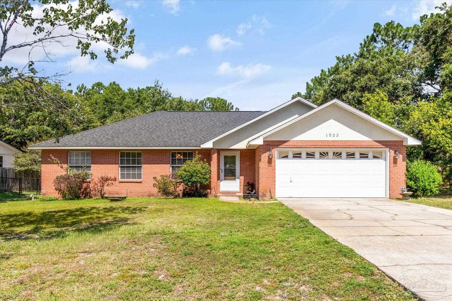 Photo 1 of 27 — 1922 Bayou Dr, Navarre, FL 32566