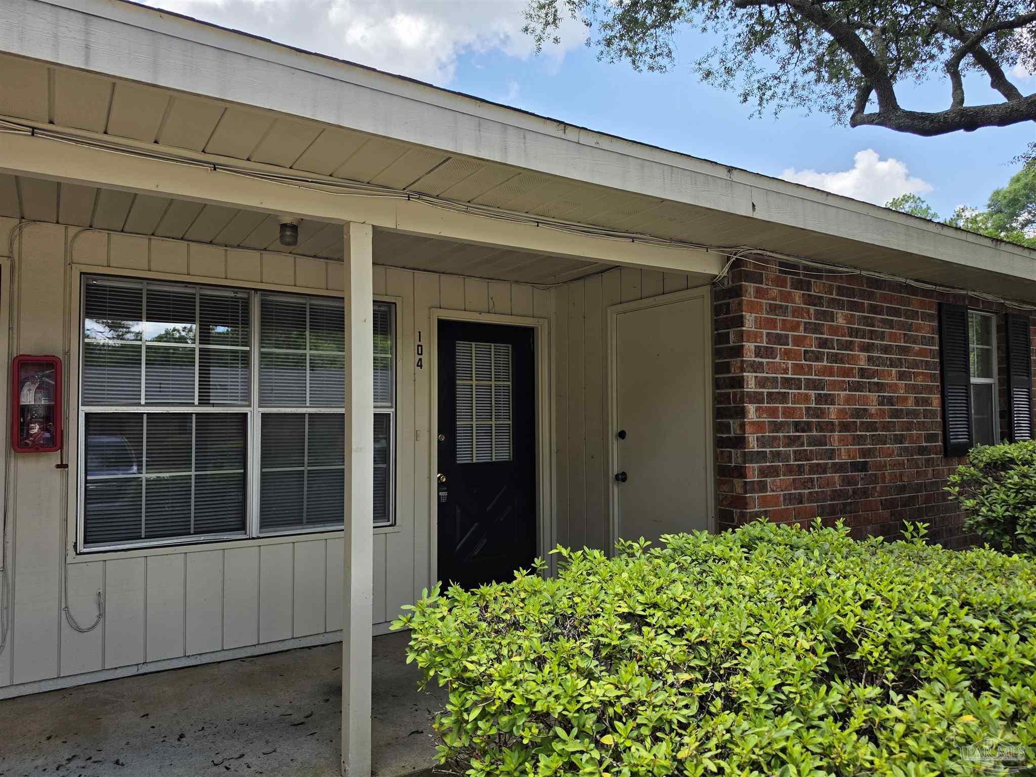 Photo 1 of 13 — 6288 Hamilton Bridge Rd, Milton, FL 32570