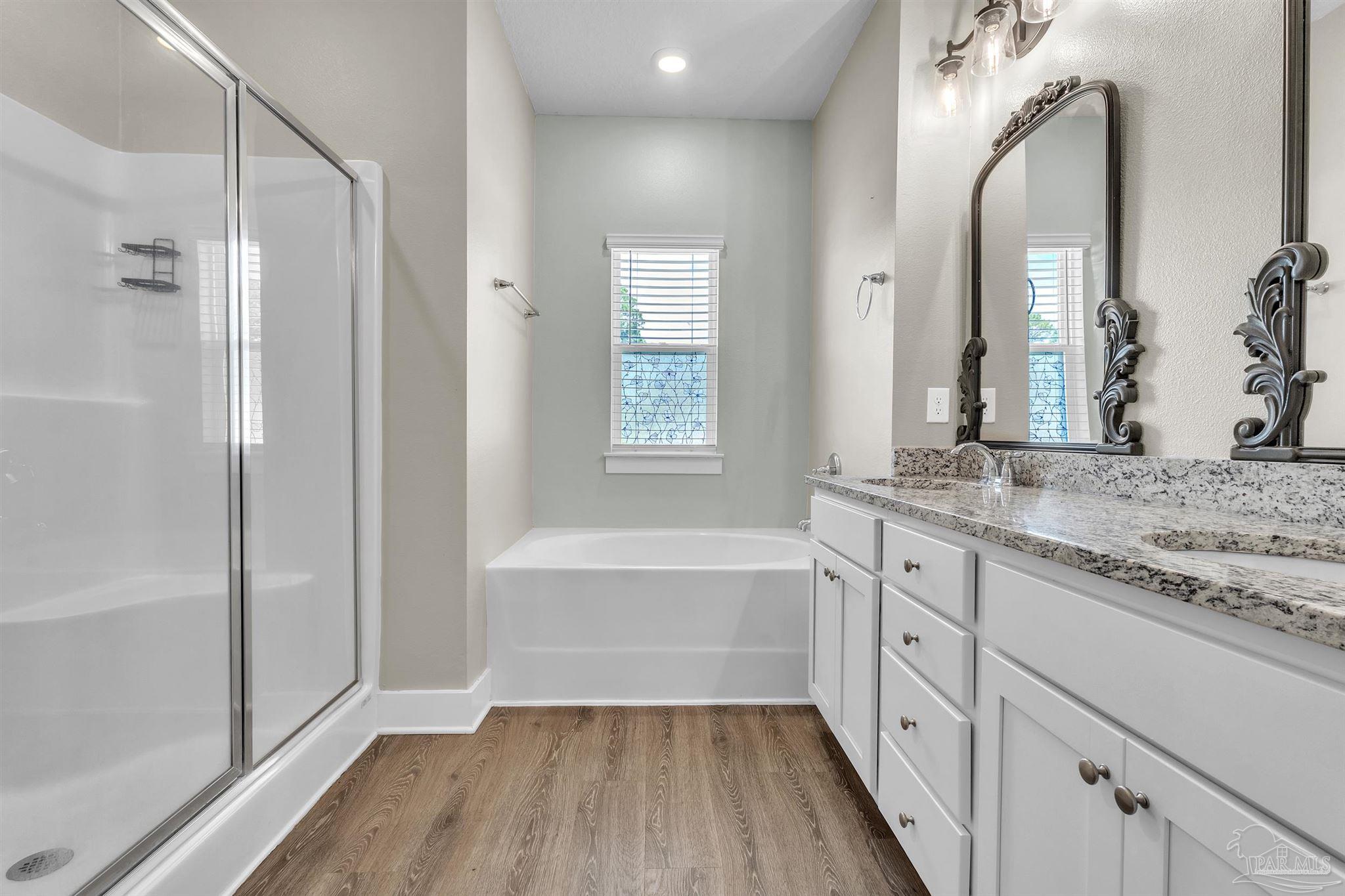 Gulf Breeze, Florida 32563, United States, 5 Bedrooms Bedrooms, ,3 BathroomsBathrooms,Residential,Active,236018