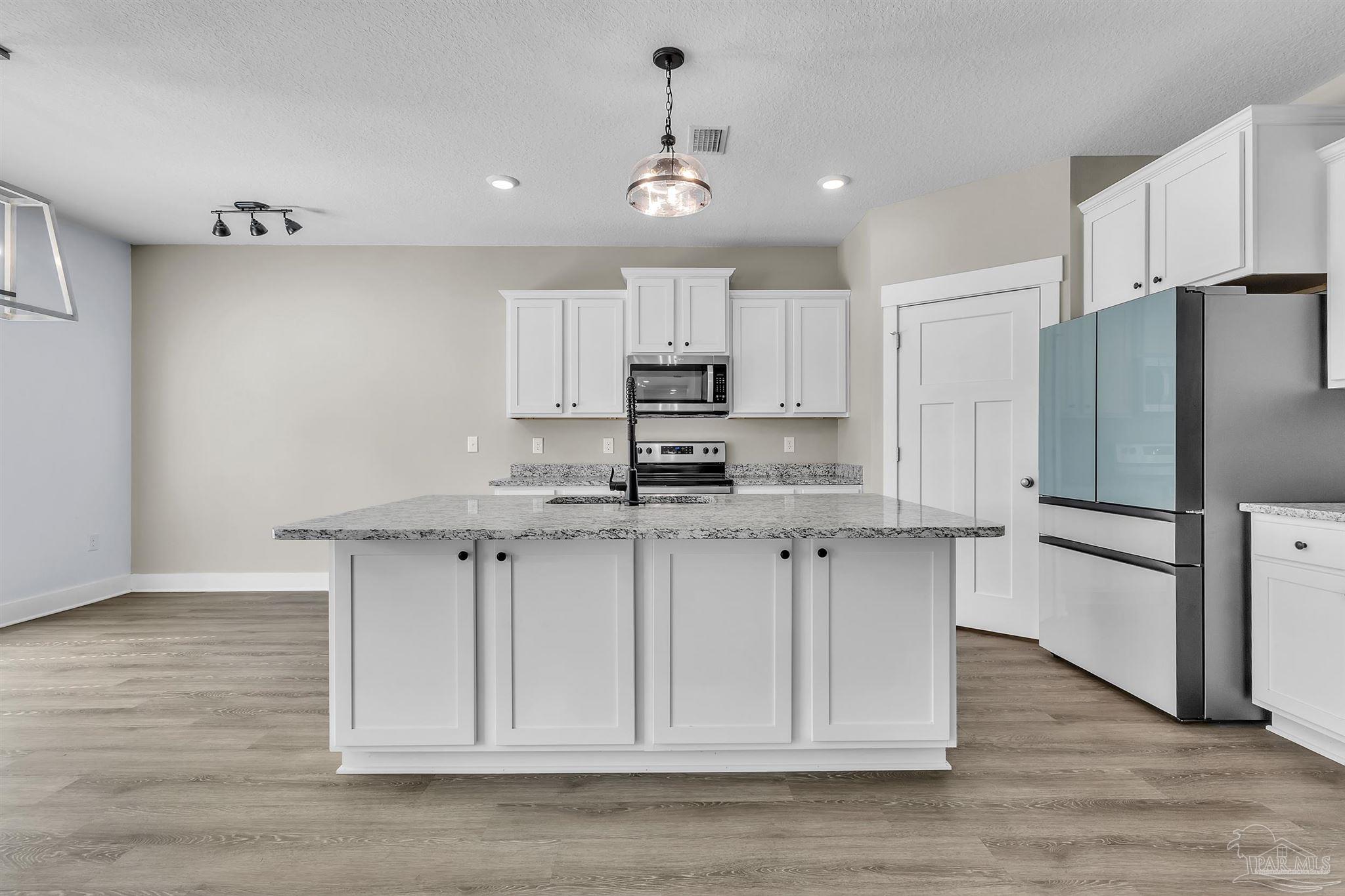 Gulf Breeze, Florida 32563, United States, 5 Bedrooms Bedrooms, ,3 BathroomsBathrooms,Residential,Active,236018