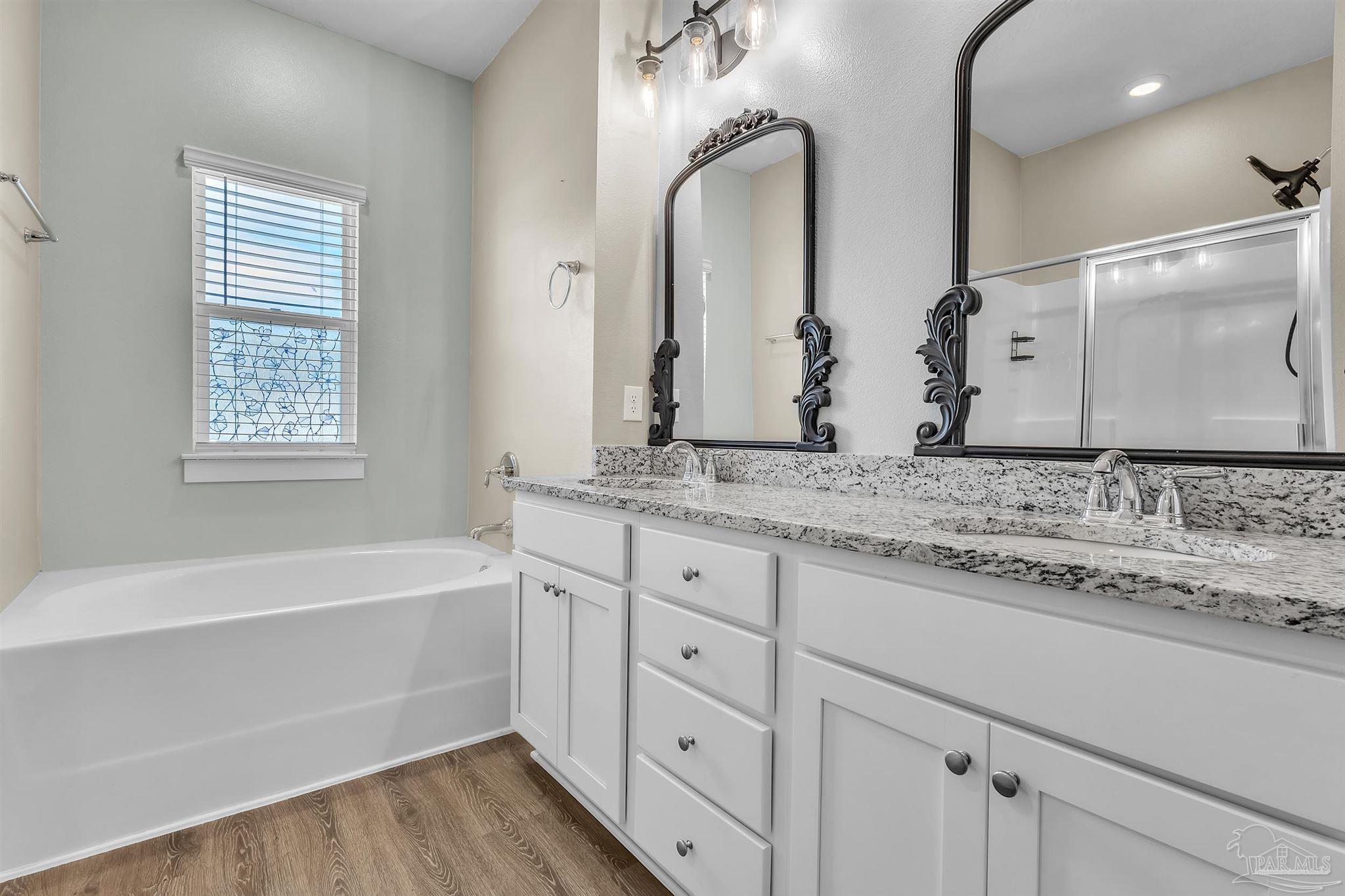 Gulf Breeze, Florida 32563, United States, 5 Bedrooms Bedrooms, ,3 BathroomsBathrooms,Residential,Active,236018