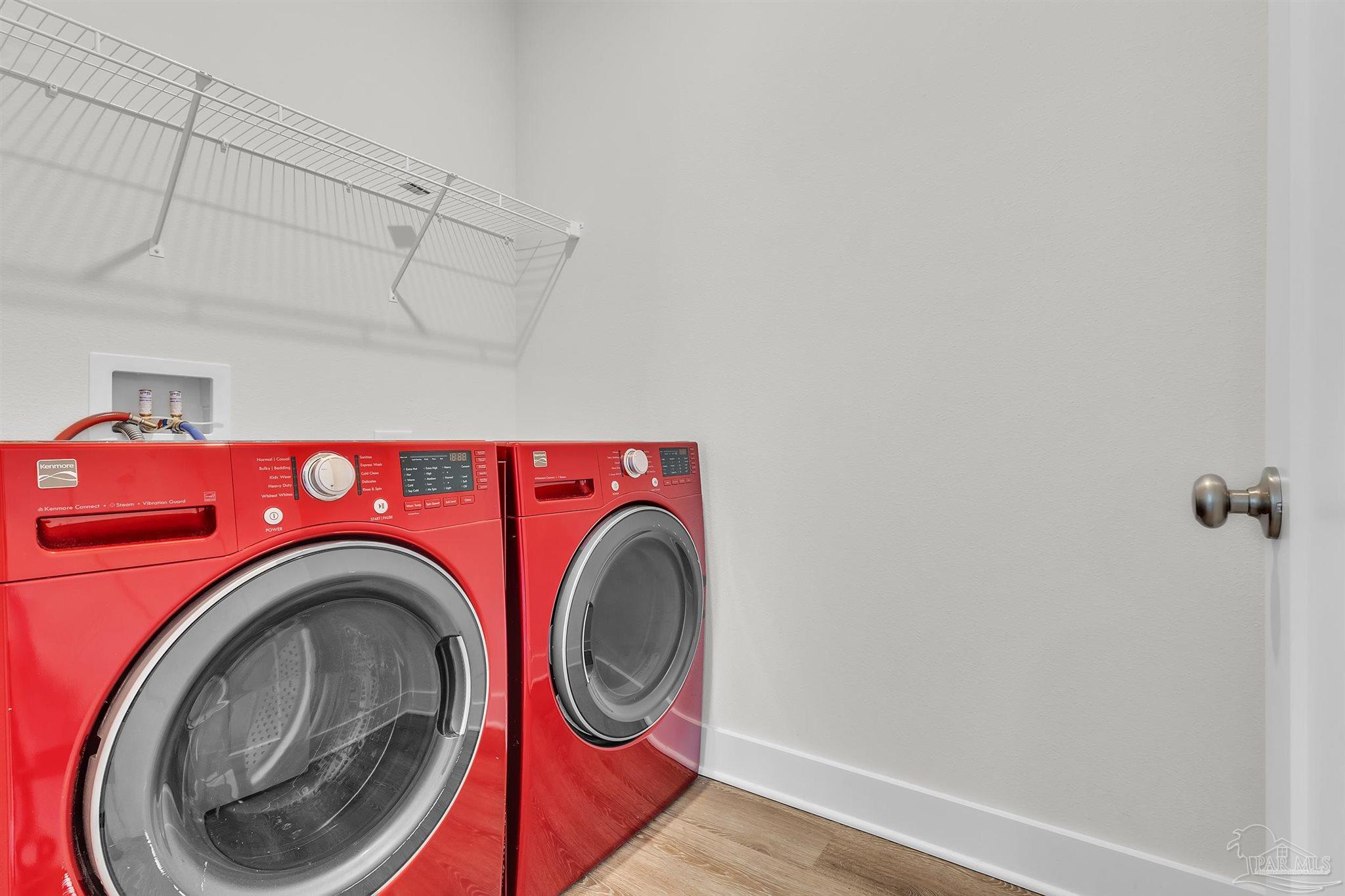 Gulf Breeze, Florida 32563, United States, 5 Bedrooms Bedrooms, ,3 BathroomsBathrooms,Residential,Active,236018