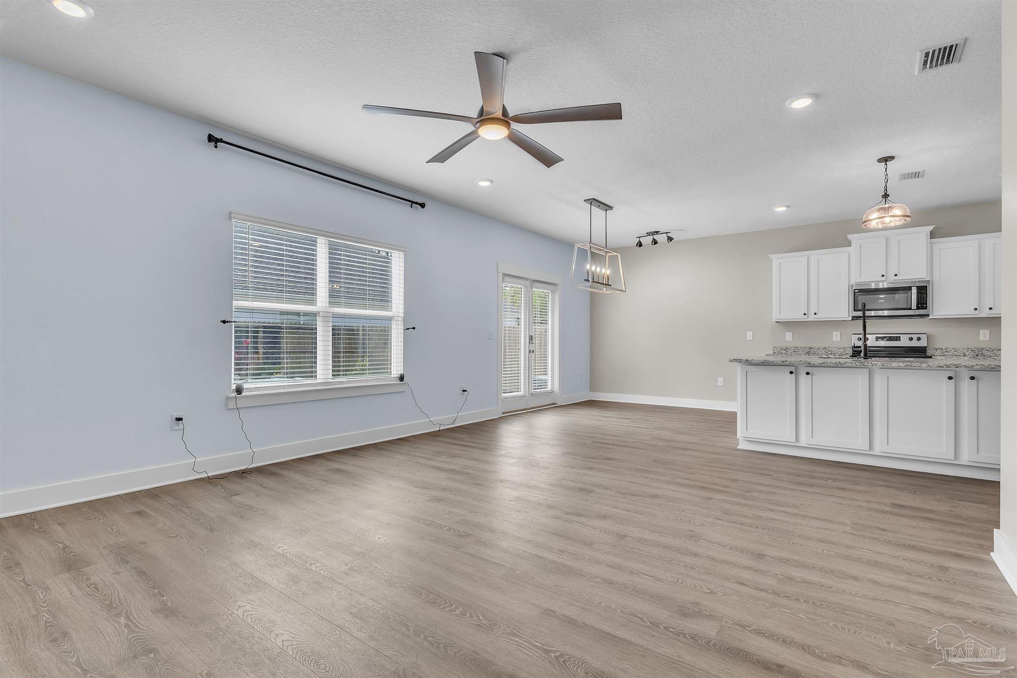 Gulf Breeze, Florida 32563, United States, 5 Bedrooms Bedrooms, ,3 BathroomsBathrooms,Residential,Active,236018