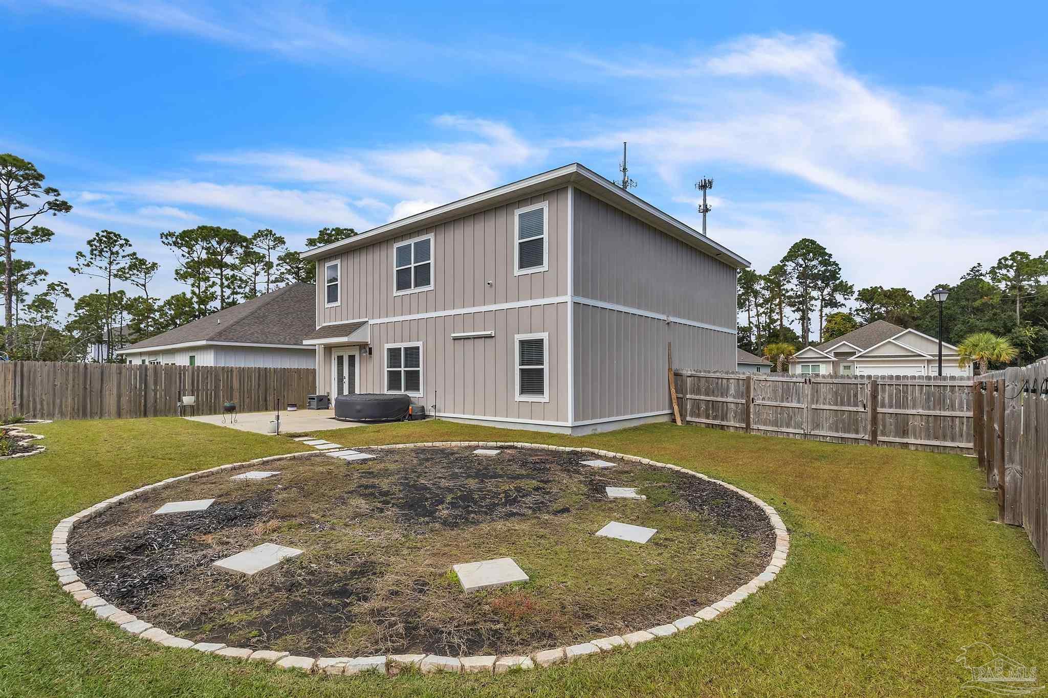 Gulf Breeze, Florida 32563, United States, 5 Bedrooms Bedrooms, ,3 BathroomsBathrooms,Residential,Active,236018