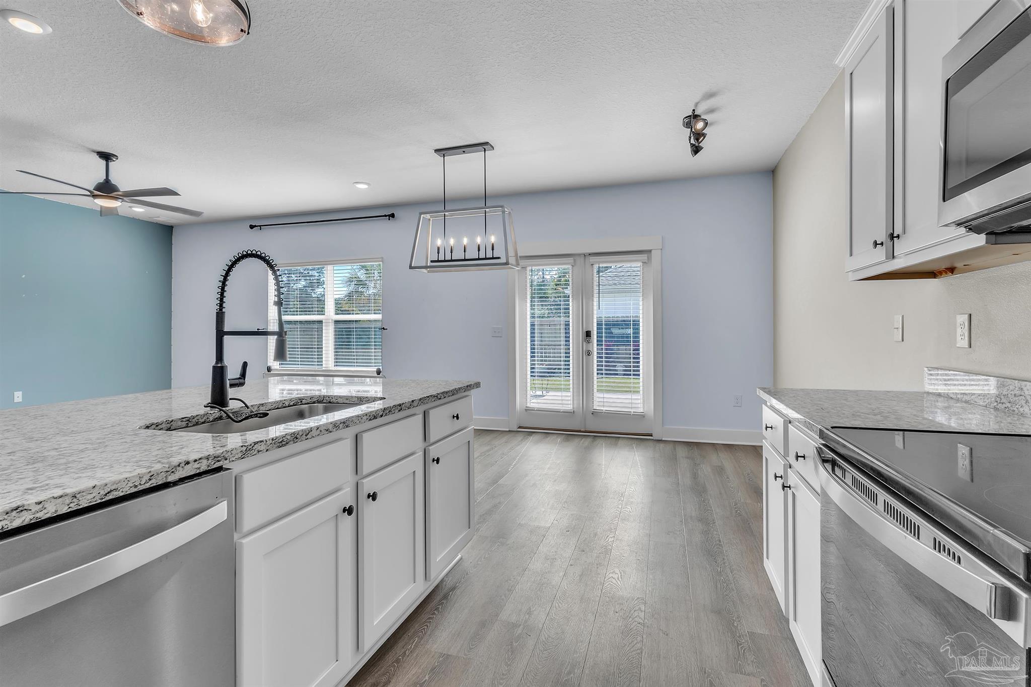 Gulf Breeze, Florida 32563, United States, 5 Bedrooms Bedrooms, ,3 BathroomsBathrooms,Residential,Active,236018