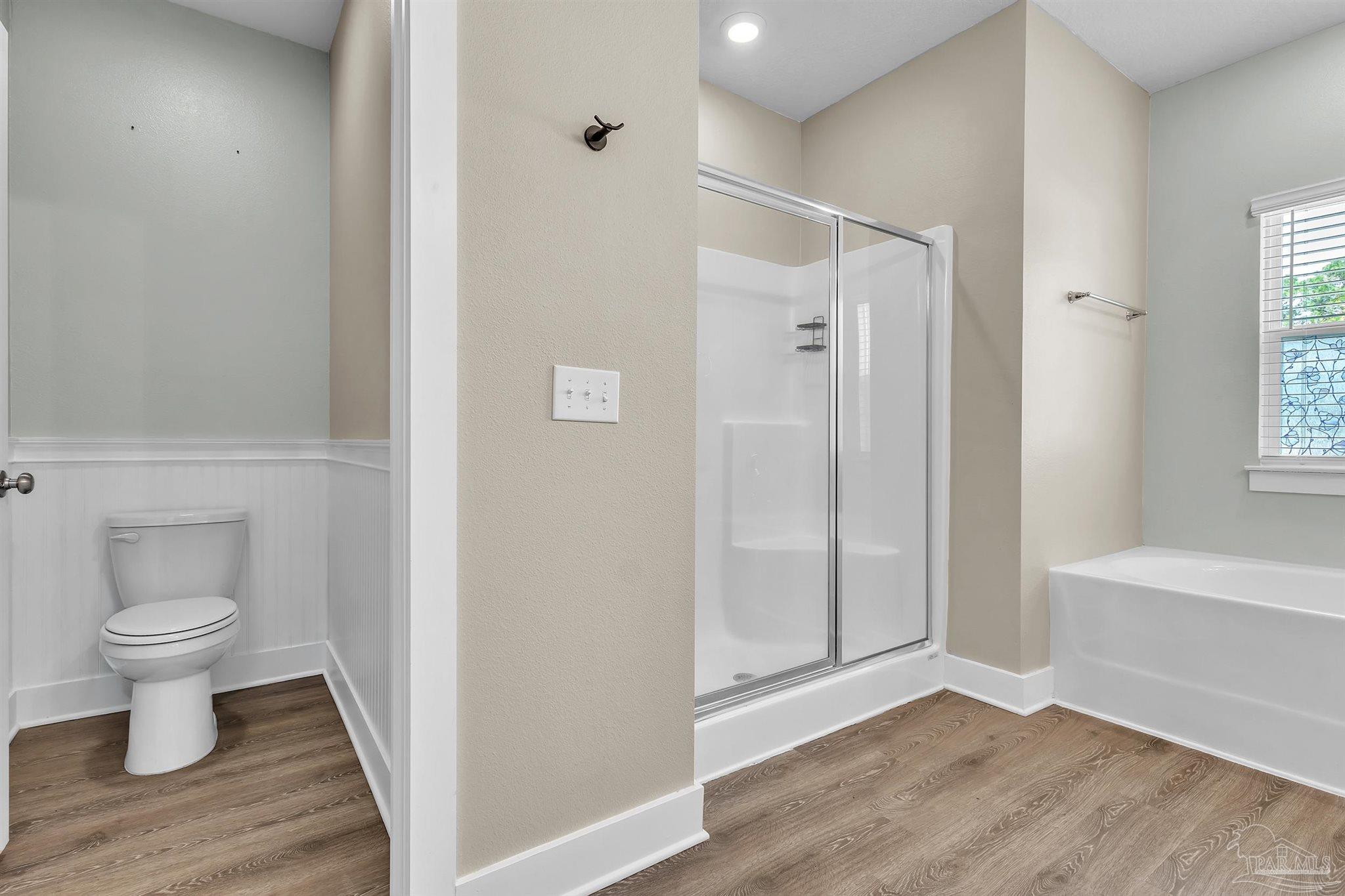 Gulf Breeze, Florida 32563, United States, 5 Bedrooms Bedrooms, ,3 BathroomsBathrooms,Residential,Active,236018