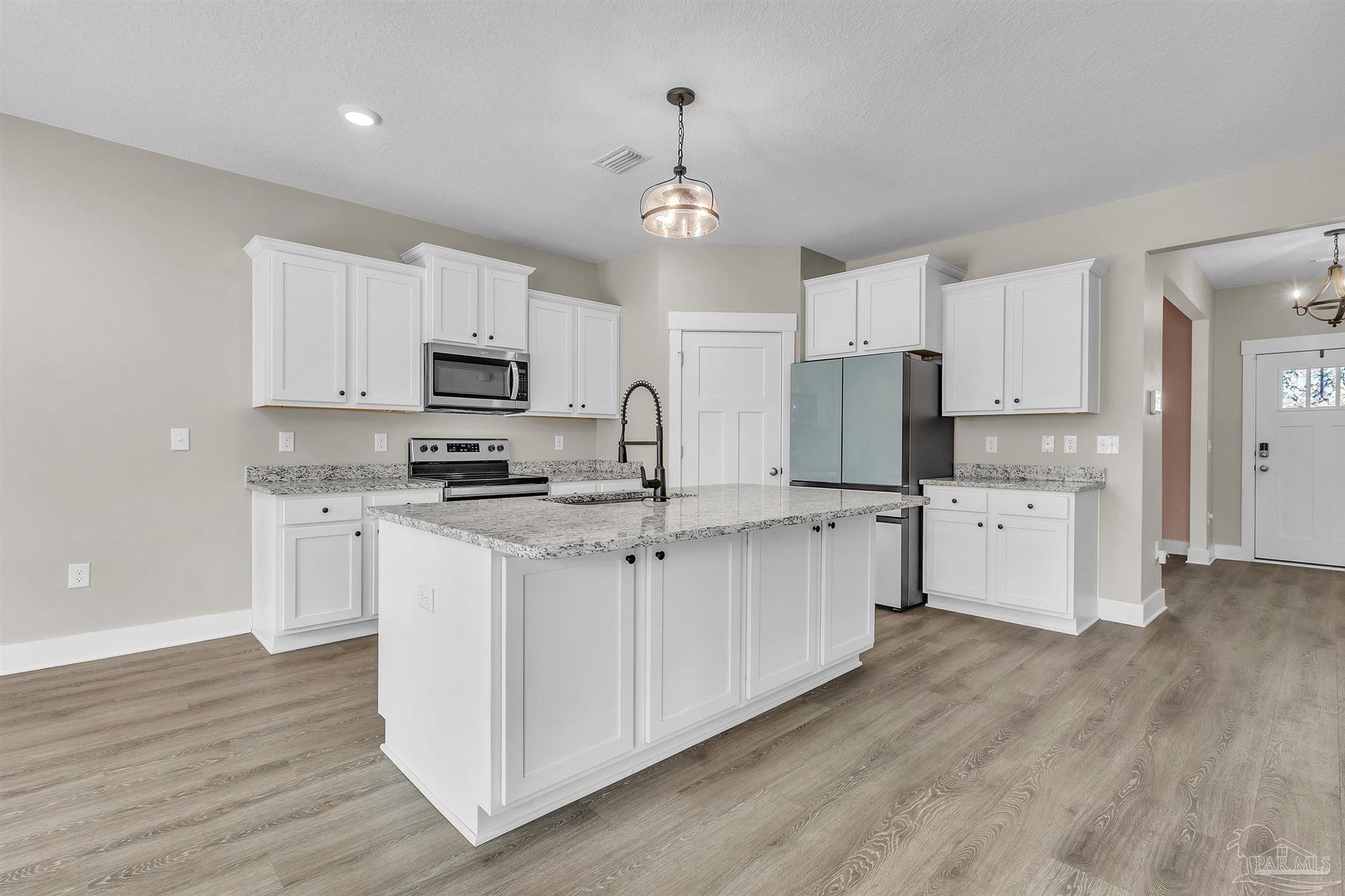 Gulf Breeze, Florida 32563, United States, 5 Bedrooms Bedrooms, ,3 BathroomsBathrooms,Residential,Active,236018