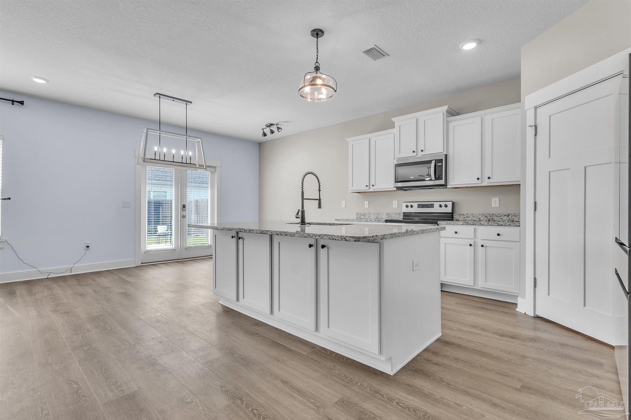 Gulf Breeze, Florida 32563, United States, 5 Bedrooms Bedrooms, ,3 BathroomsBathrooms,Residential,Active,236018