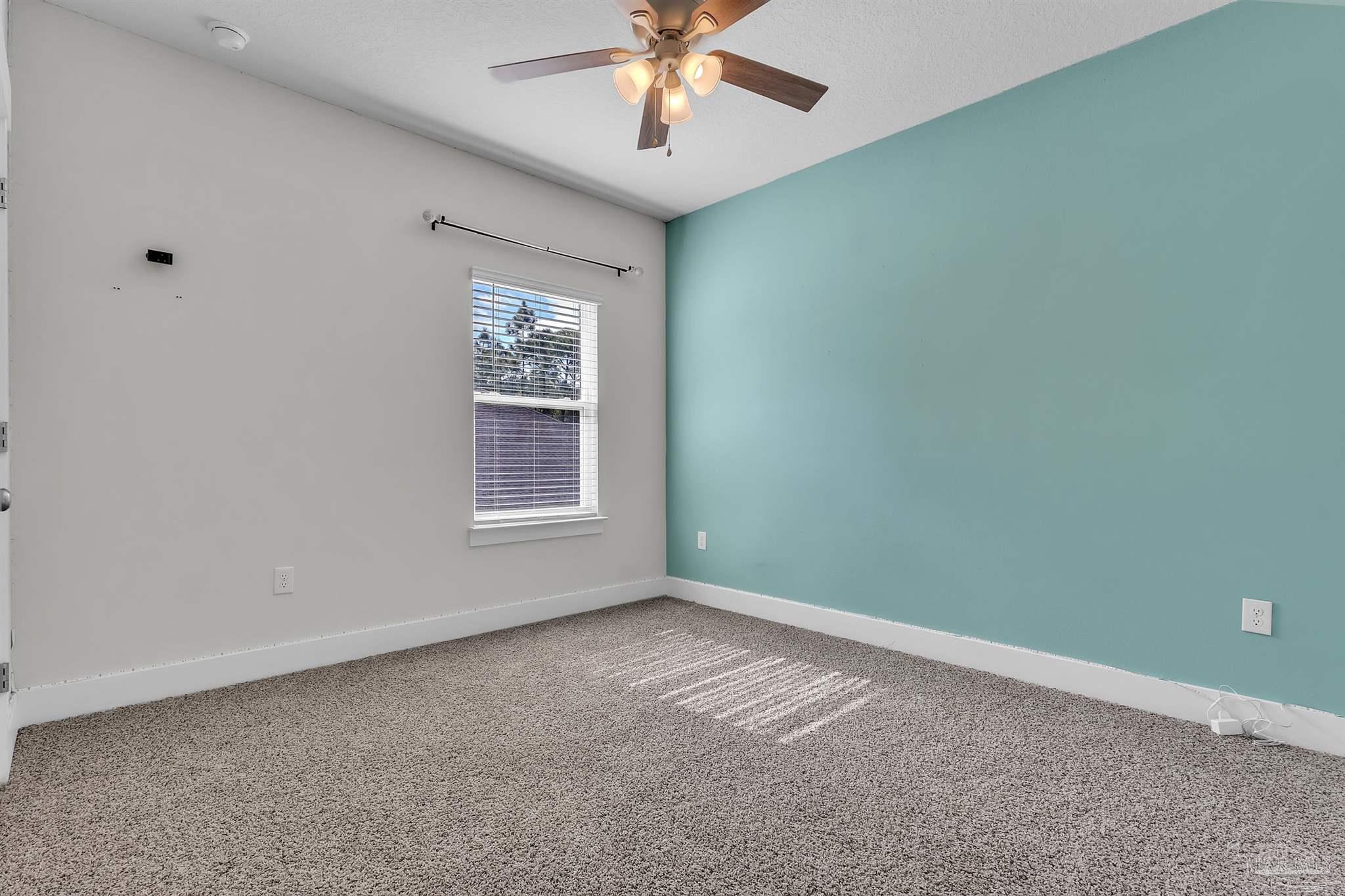 Gulf Breeze, Florida 32563, United States, 5 Bedrooms Bedrooms, ,3 BathroomsBathrooms,Residential,Active,236018