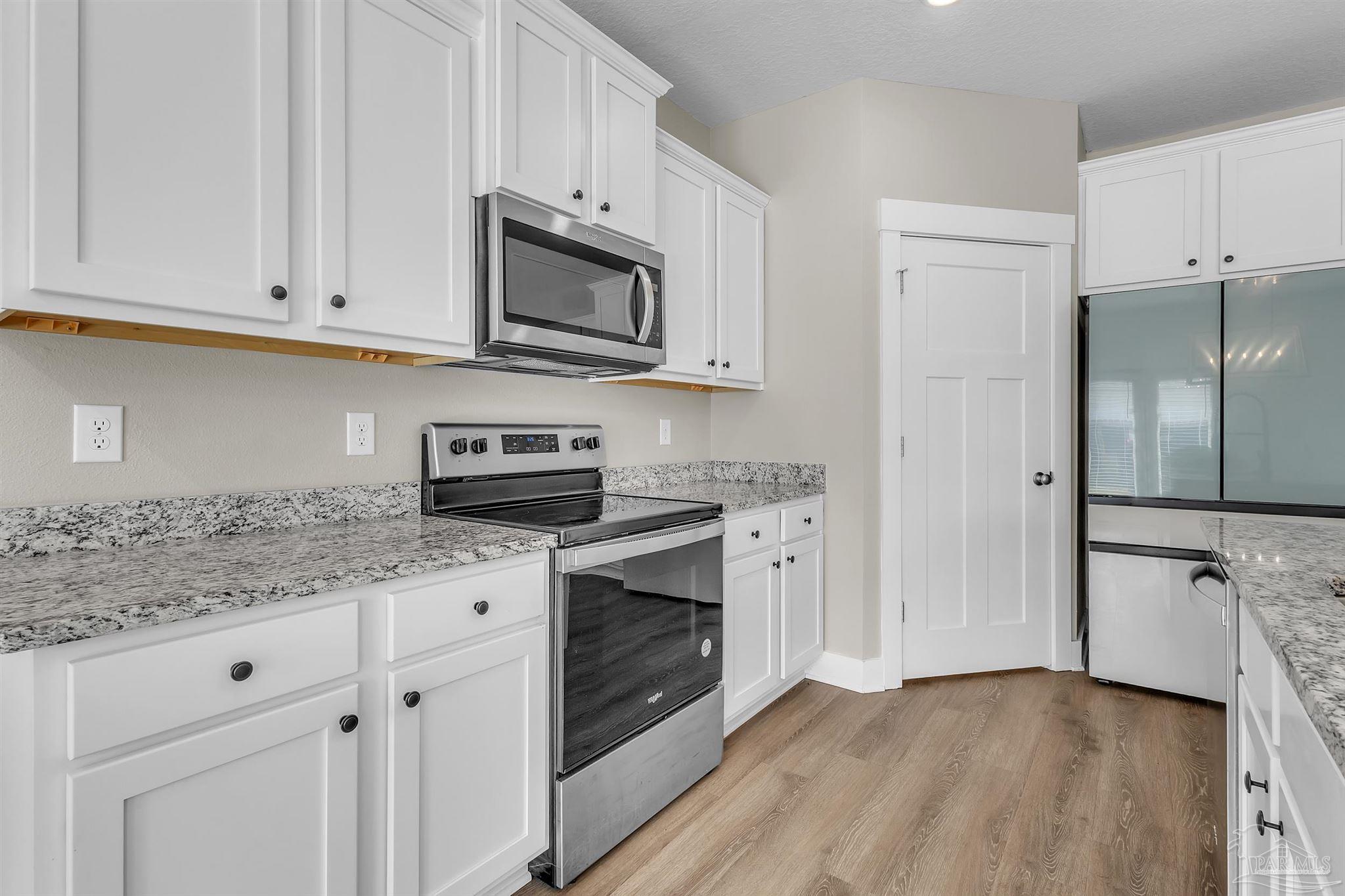 Gulf Breeze, Florida 32563, United States, 5 Bedrooms Bedrooms, ,3 BathroomsBathrooms,Residential,Active,236018