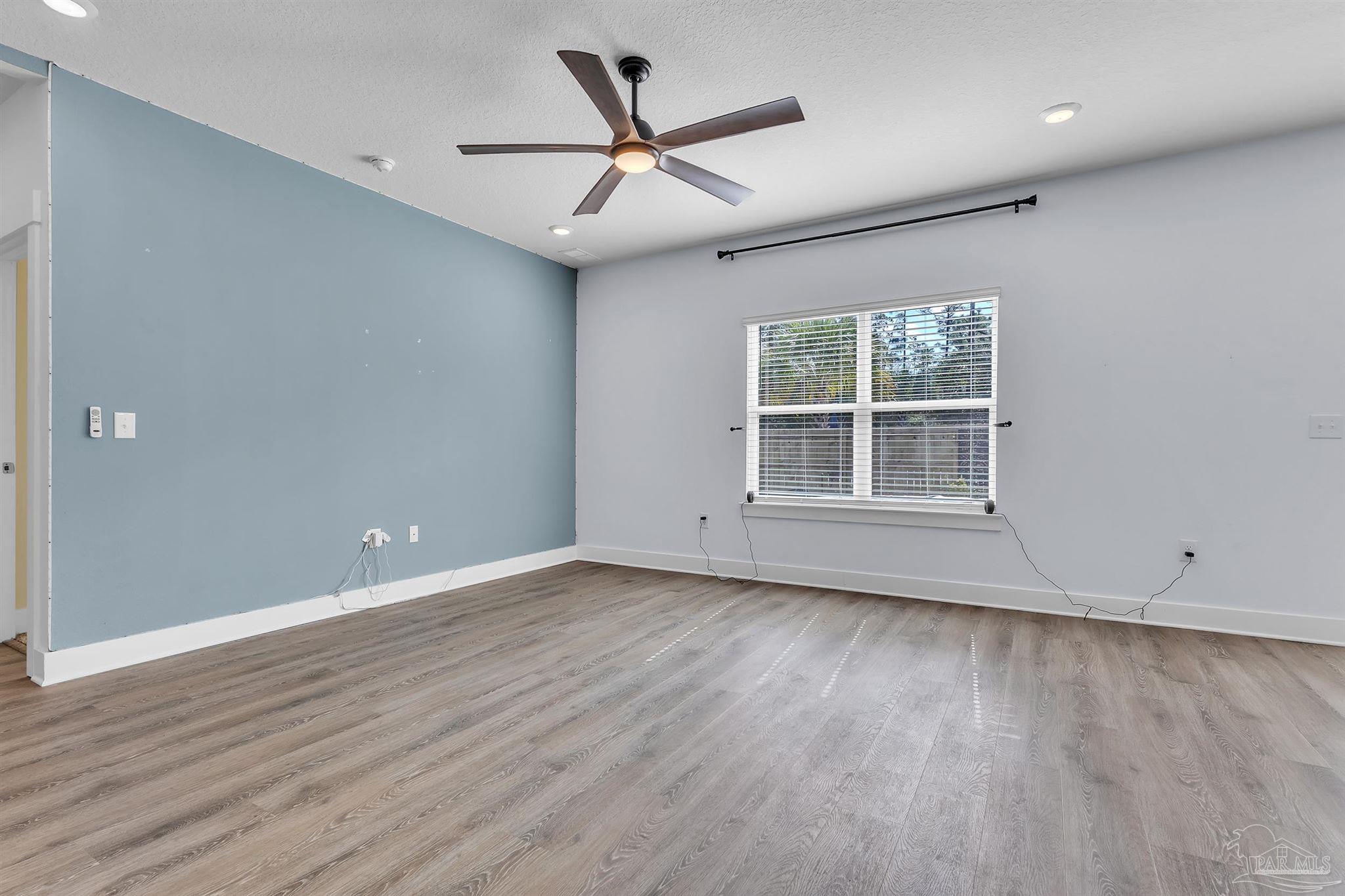 Gulf Breeze, Florida 32563, United States, 5 Bedrooms Bedrooms, ,3 BathroomsBathrooms,Residential,Active,236018