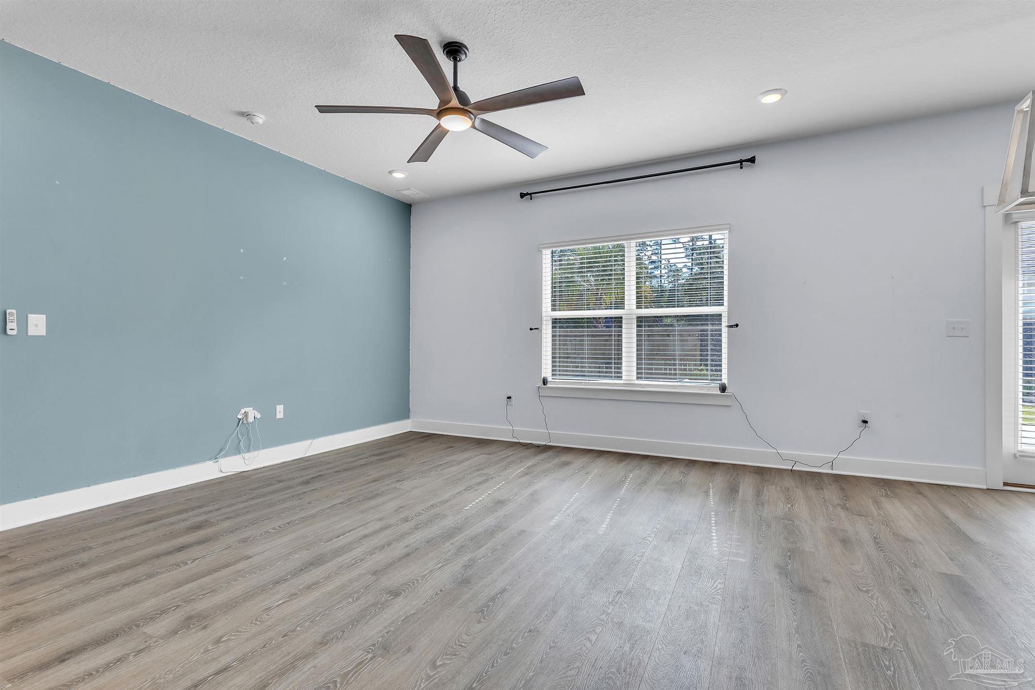 Gulf Breeze, Florida 32563, United States, 5 Bedrooms Bedrooms, ,3 BathroomsBathrooms,Residential,Active,236018