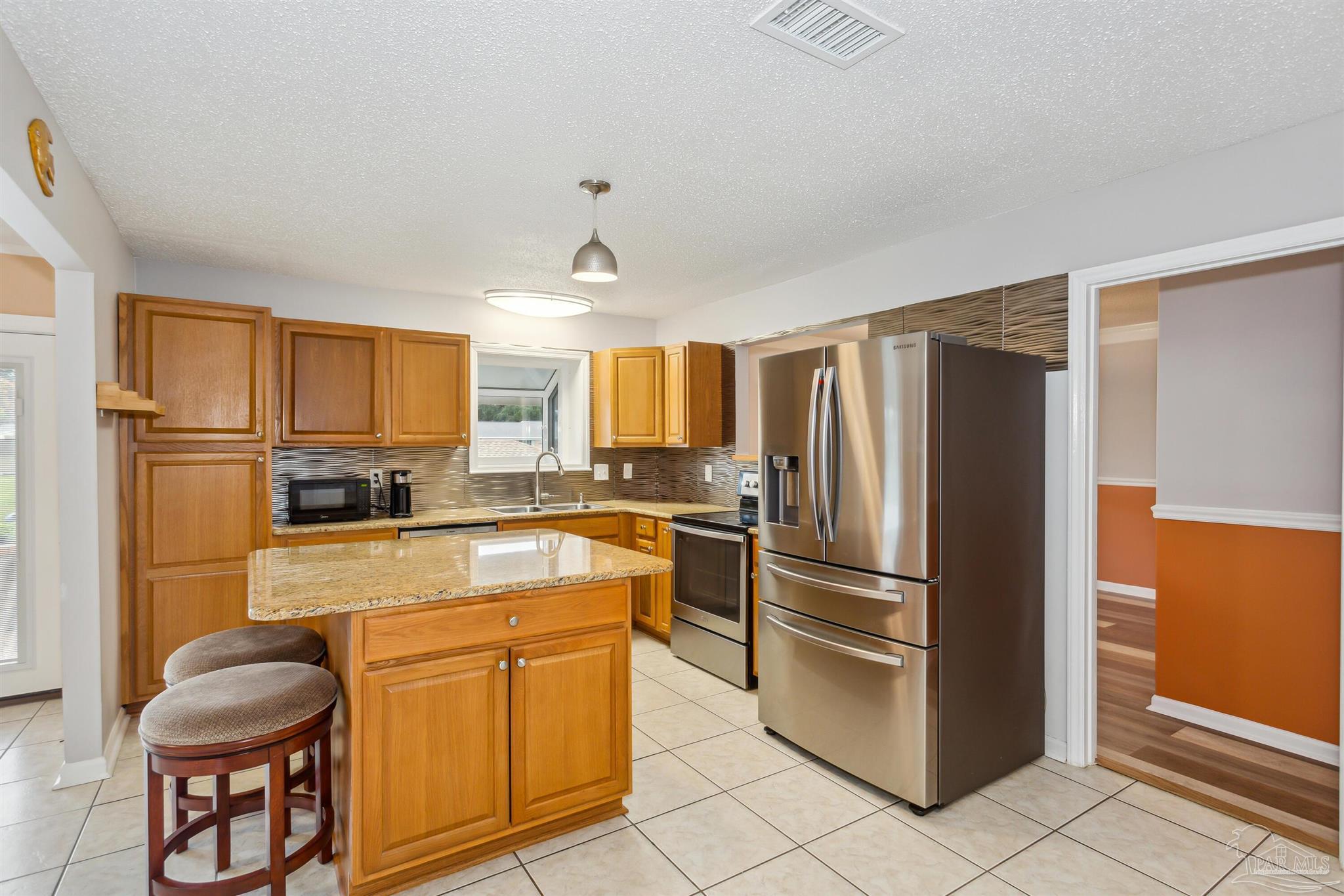 Gulf Breeze, Florida 32563, United States, 4 Bedrooms Bedrooms, ,3 BathroomsBathrooms,Residential,Active,33384