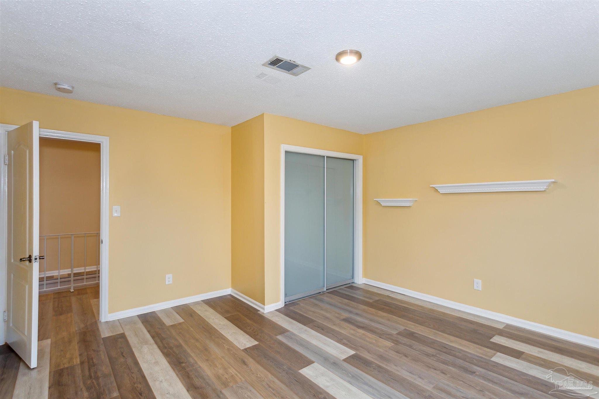 Gulf Breeze, Florida 32563, United States, 4 Bedrooms Bedrooms, ,3 BathroomsBathrooms,Residential,Active,33384