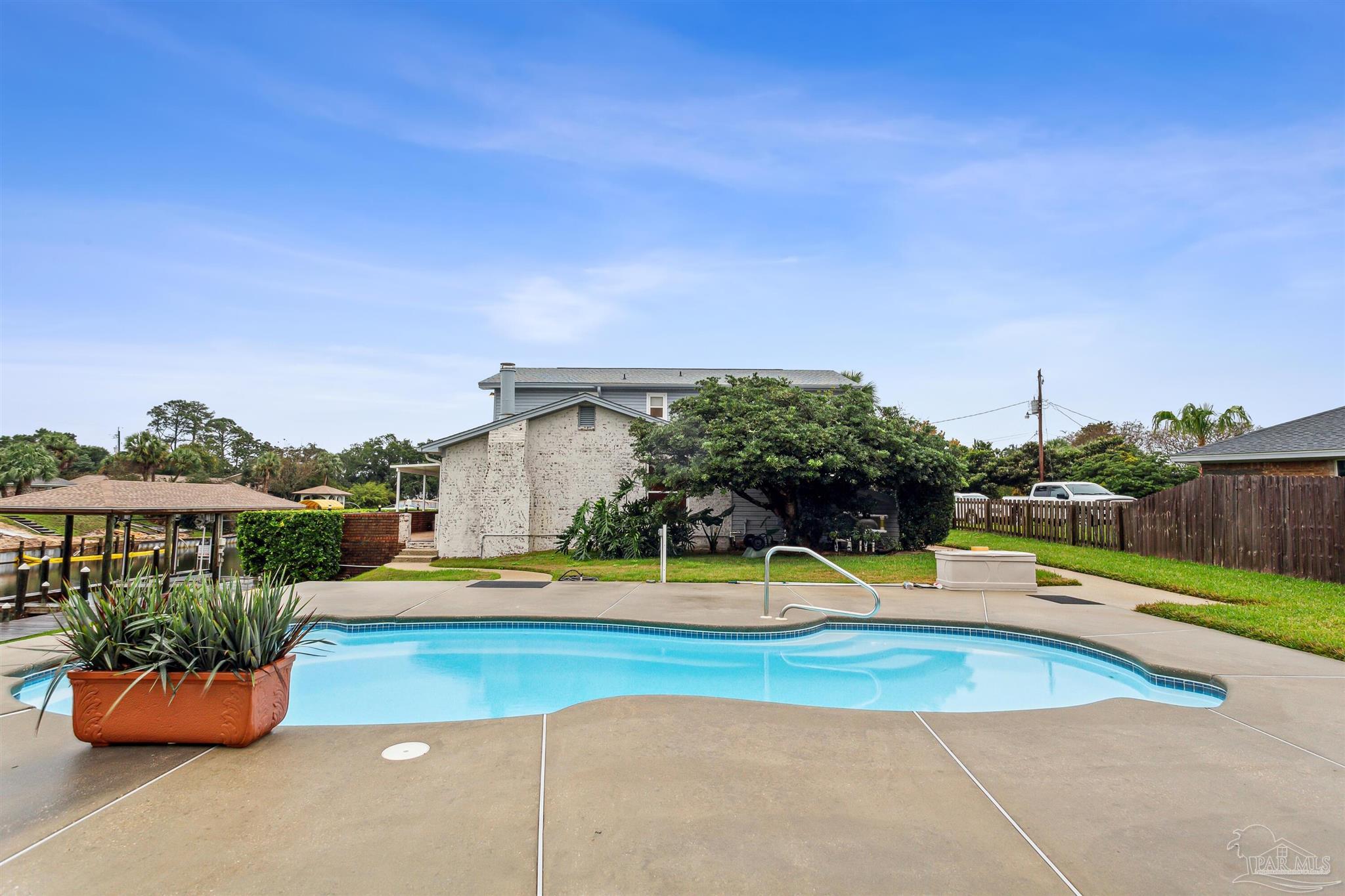 Gulf Breeze, Florida 32563, United States, 4 Bedrooms Bedrooms, ,3 BathroomsBathrooms,Residential,Active,33384