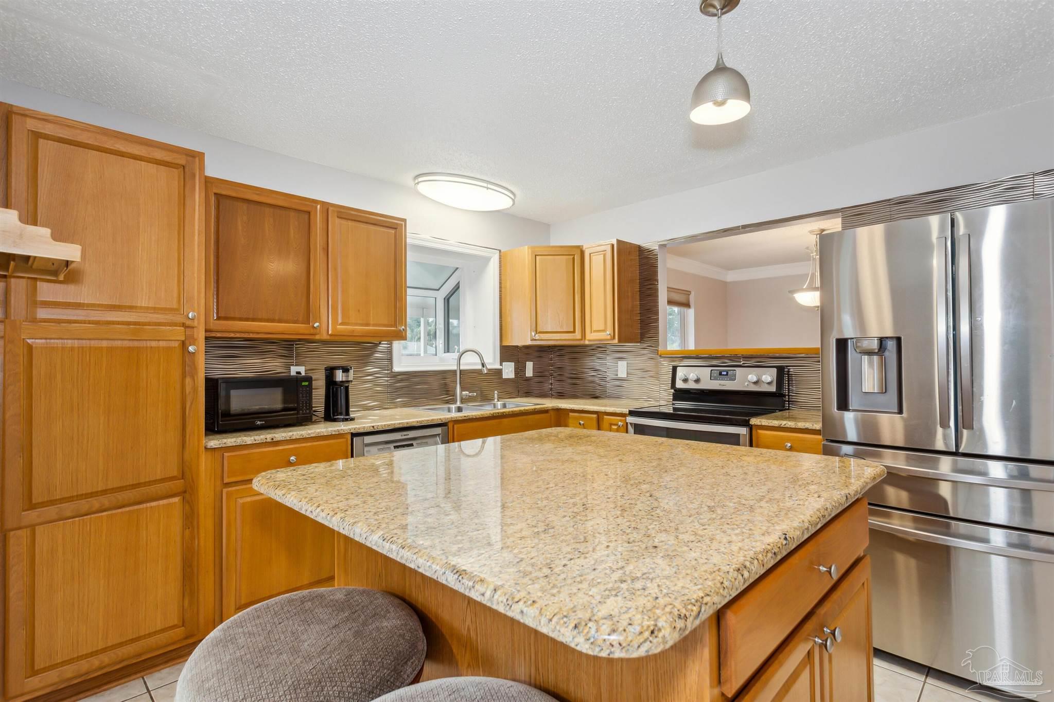 Gulf Breeze, Florida 32563, United States, 4 Bedrooms Bedrooms, ,3 BathroomsBathrooms,Residential,Active,33384