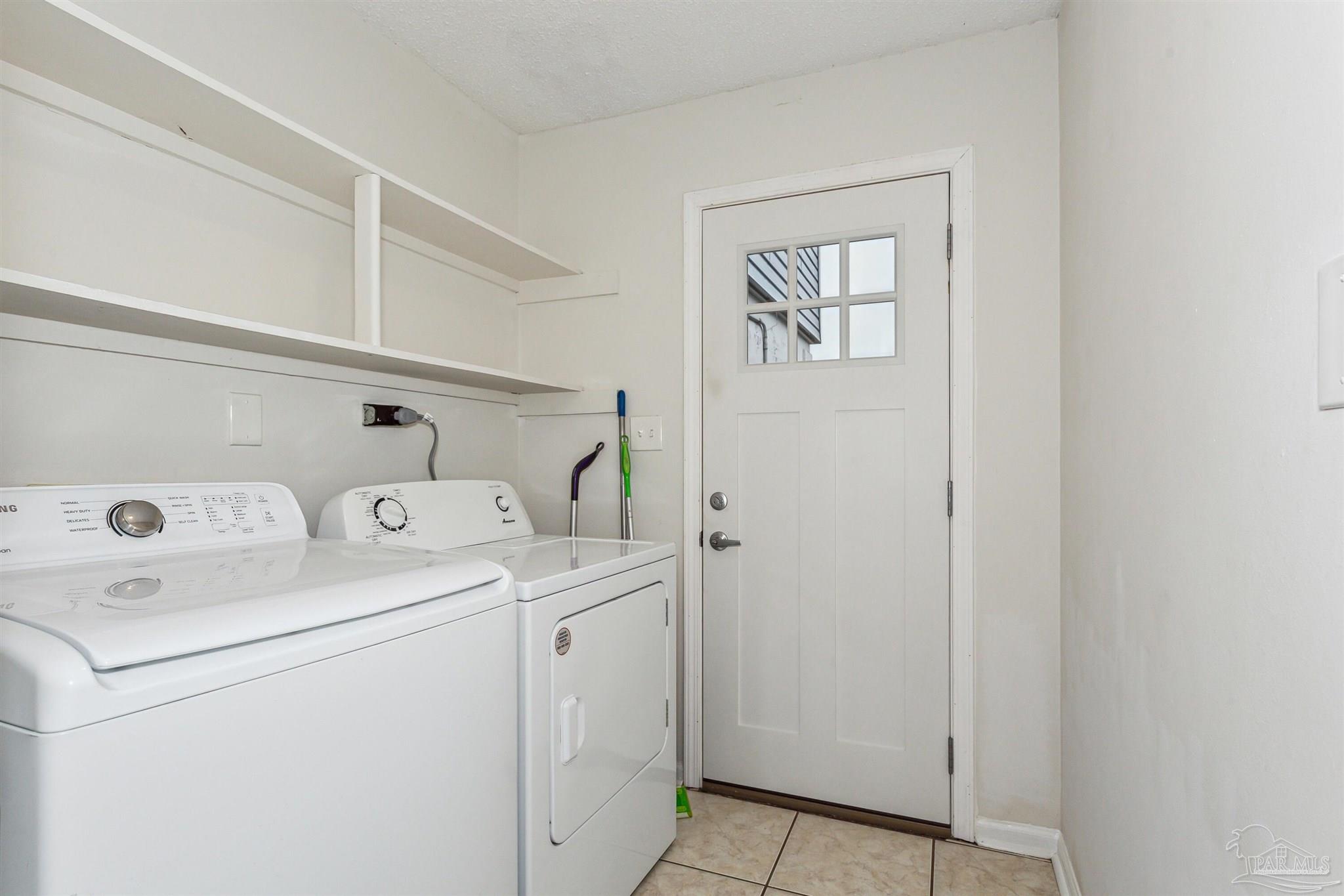 Gulf Breeze, Florida 32563, United States, 4 Bedrooms Bedrooms, ,3 BathroomsBathrooms,Residential,Active,33384