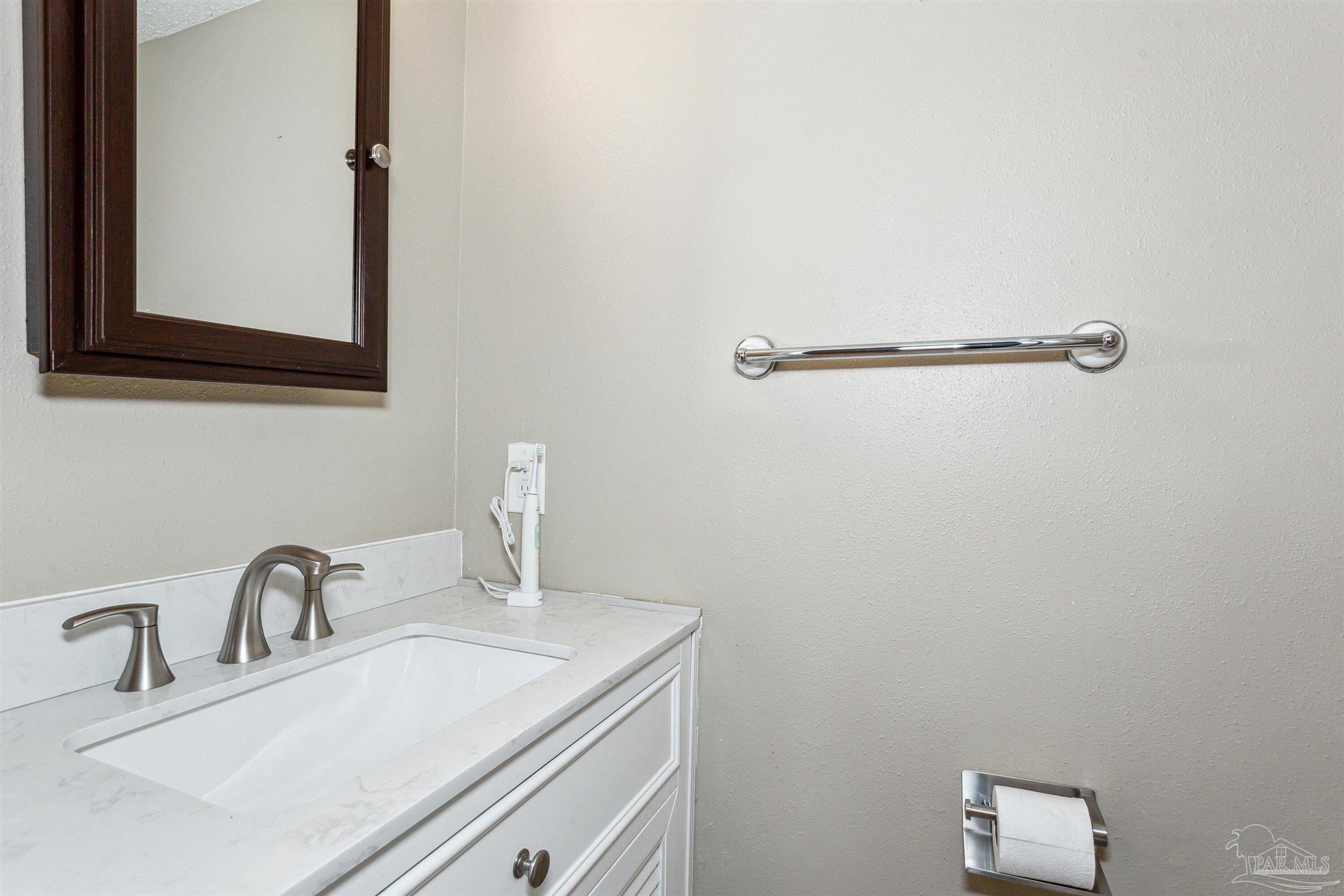 Gulf Breeze, Florida 32563, United States, 4 Bedrooms Bedrooms, ,3 BathroomsBathrooms,Residential,Active,33384