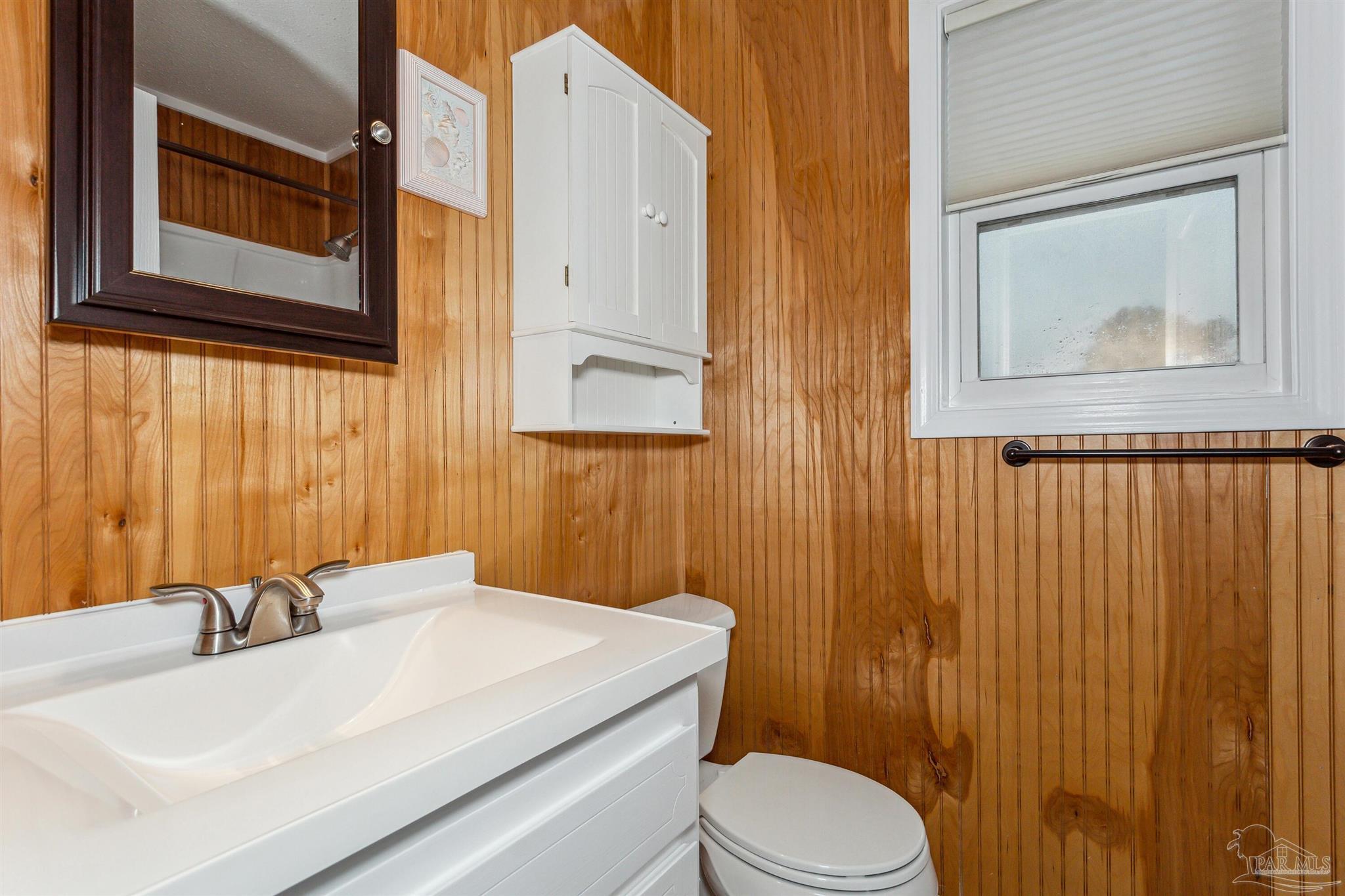 Gulf Breeze, Florida 32563, United States, 4 Bedrooms Bedrooms, ,3 BathroomsBathrooms,Residential,Active,33384