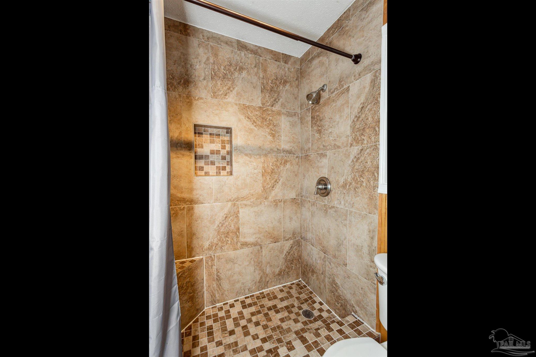 Gulf Breeze, Florida 32563, United States, 4 Bedrooms Bedrooms, ,3 BathroomsBathrooms,Residential,Active,33384