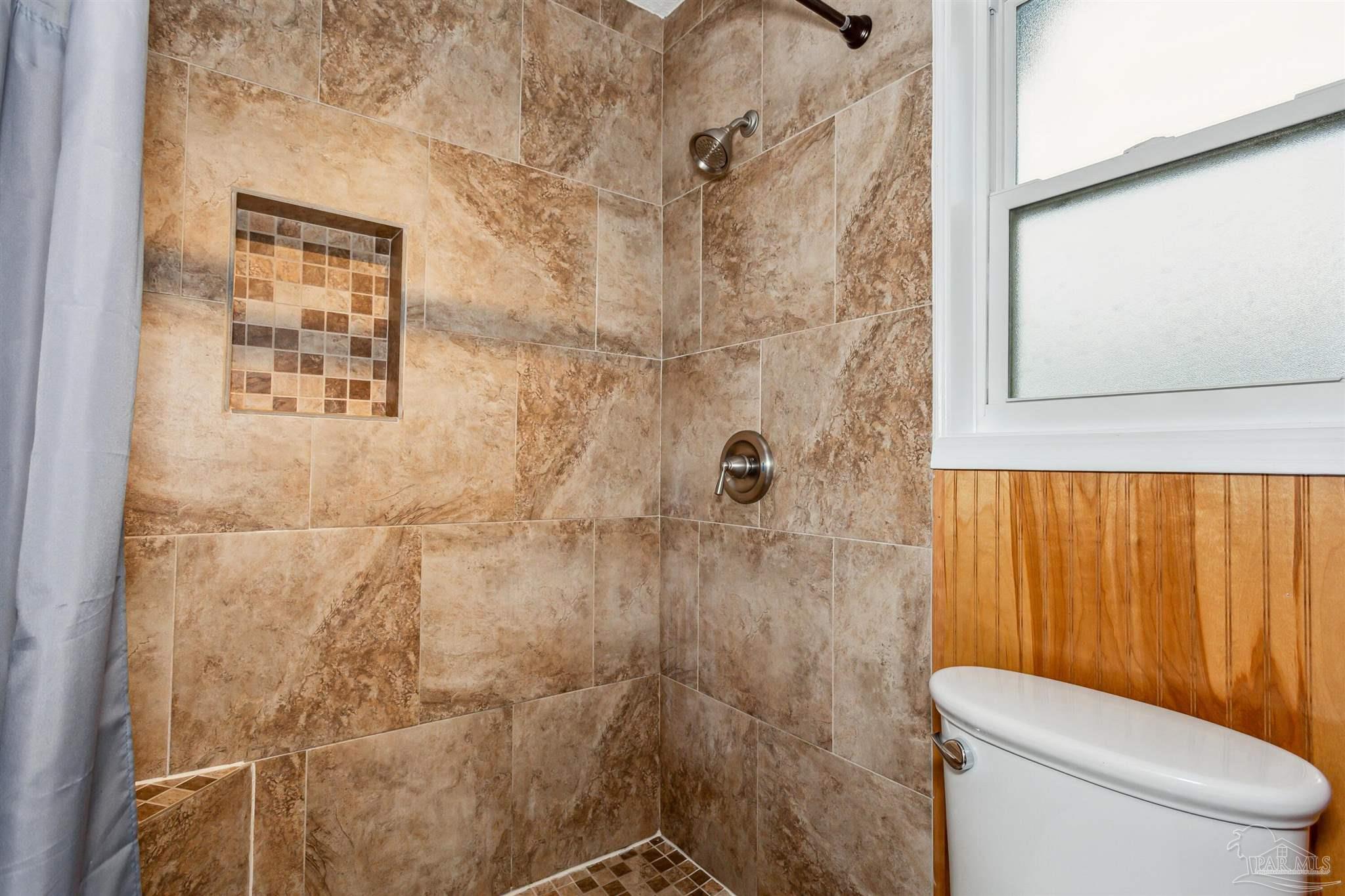 Gulf Breeze, Florida 32563, United States, 4 Bedrooms Bedrooms, ,3 BathroomsBathrooms,Residential,Active,33384