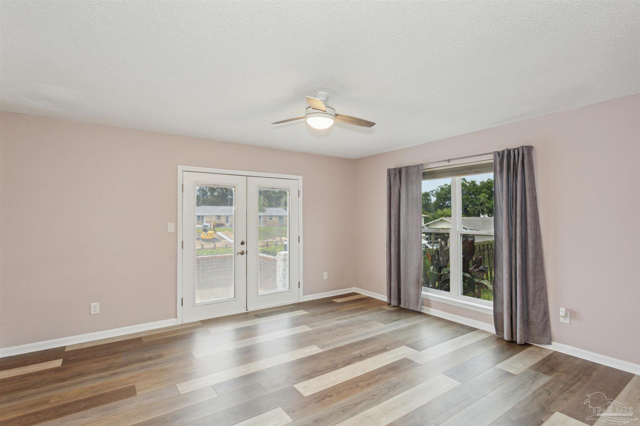 Gulf Breeze, Florida 32563, United States, 4 Bedrooms Bedrooms, ,3 BathroomsBathrooms,Residential,Active,33384