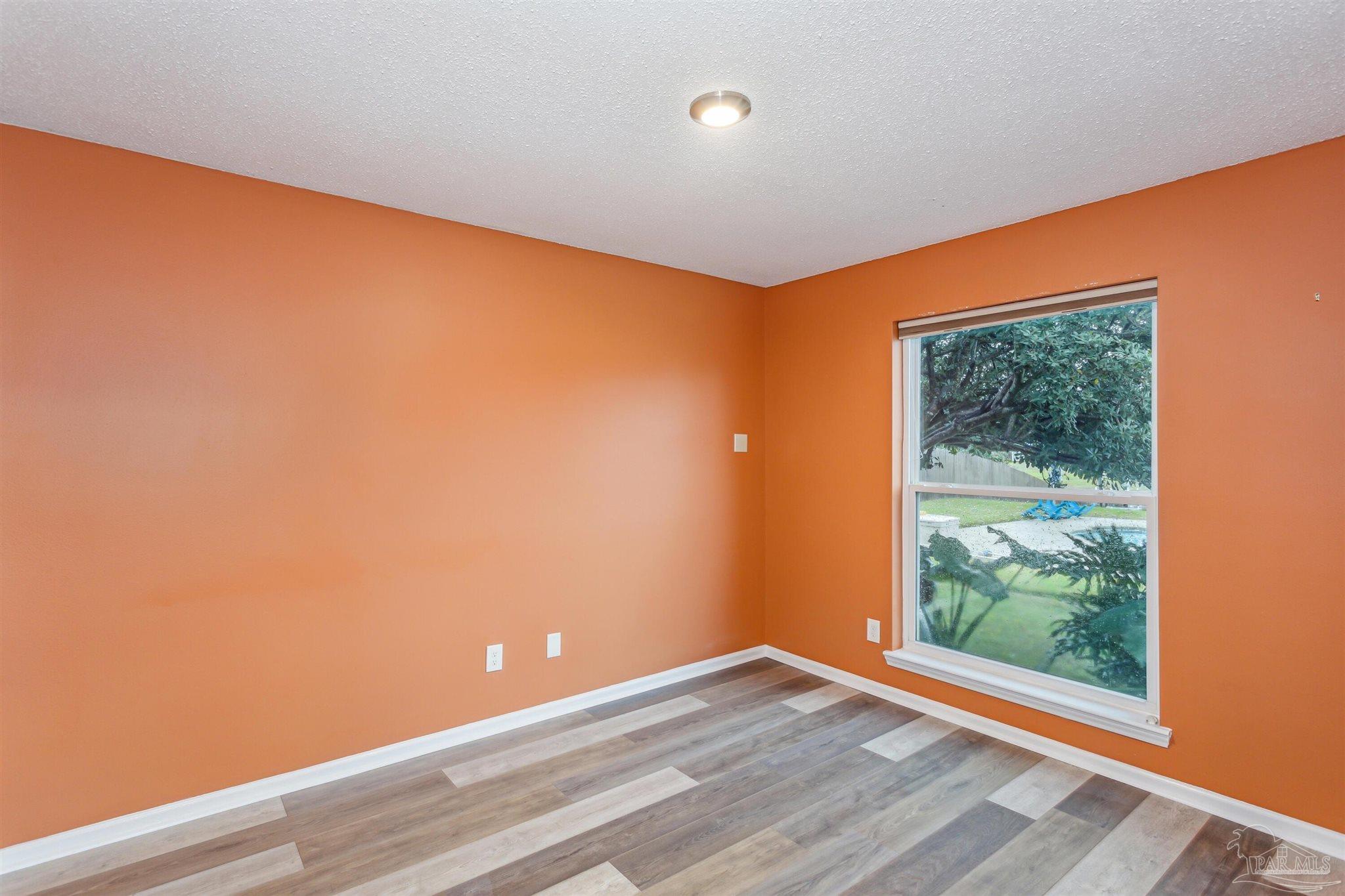 Gulf Breeze, Florida 32563, United States, 4 Bedrooms Bedrooms, ,3 BathroomsBathrooms,Residential,Active,33384