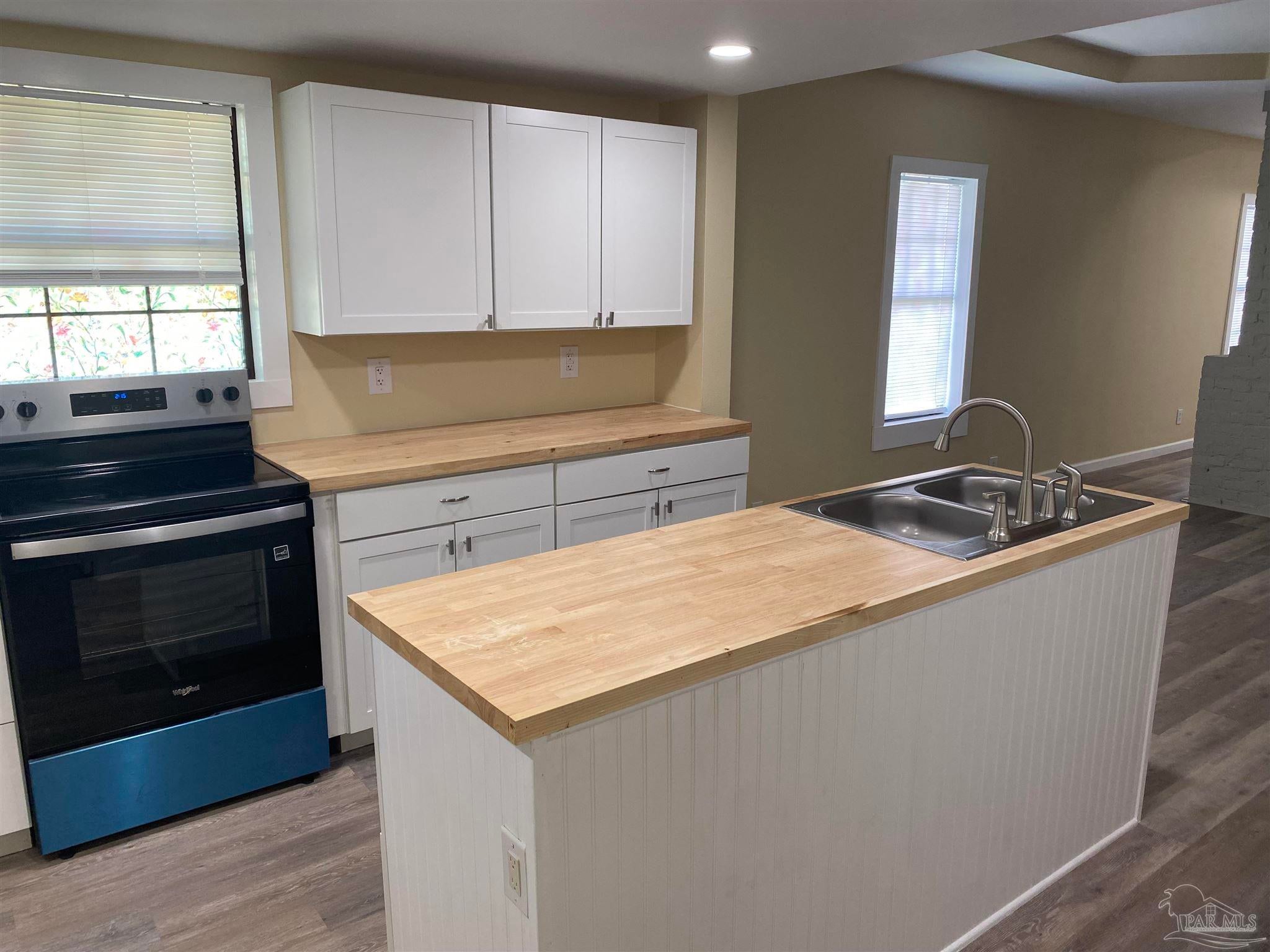 2321 W Desoto St