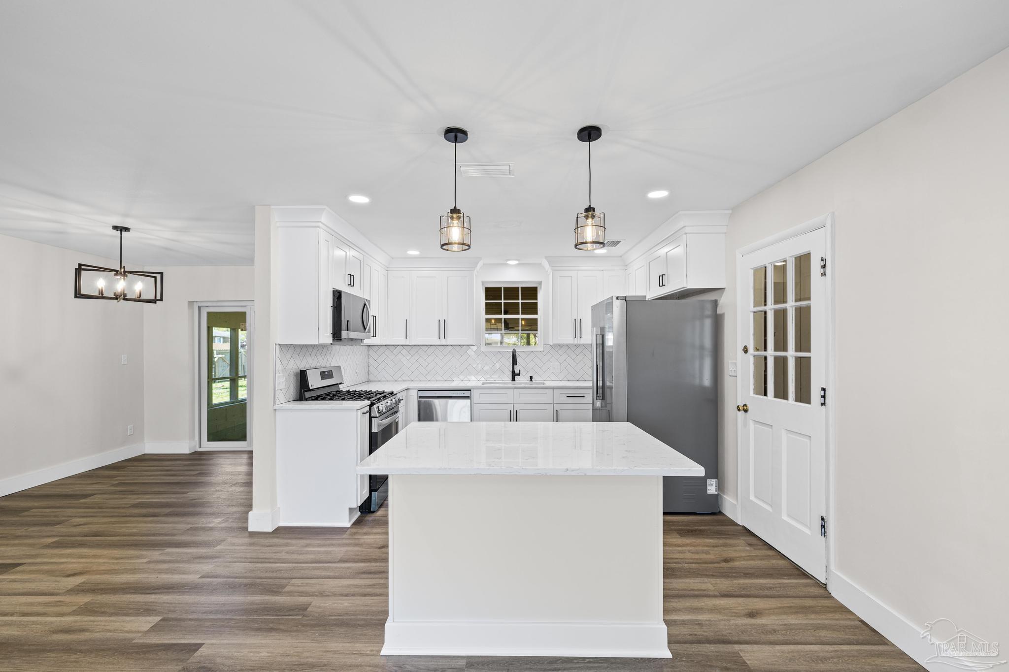 Photo 1 of 70 — 3200 E Avery St, Pensacola, FL 32503