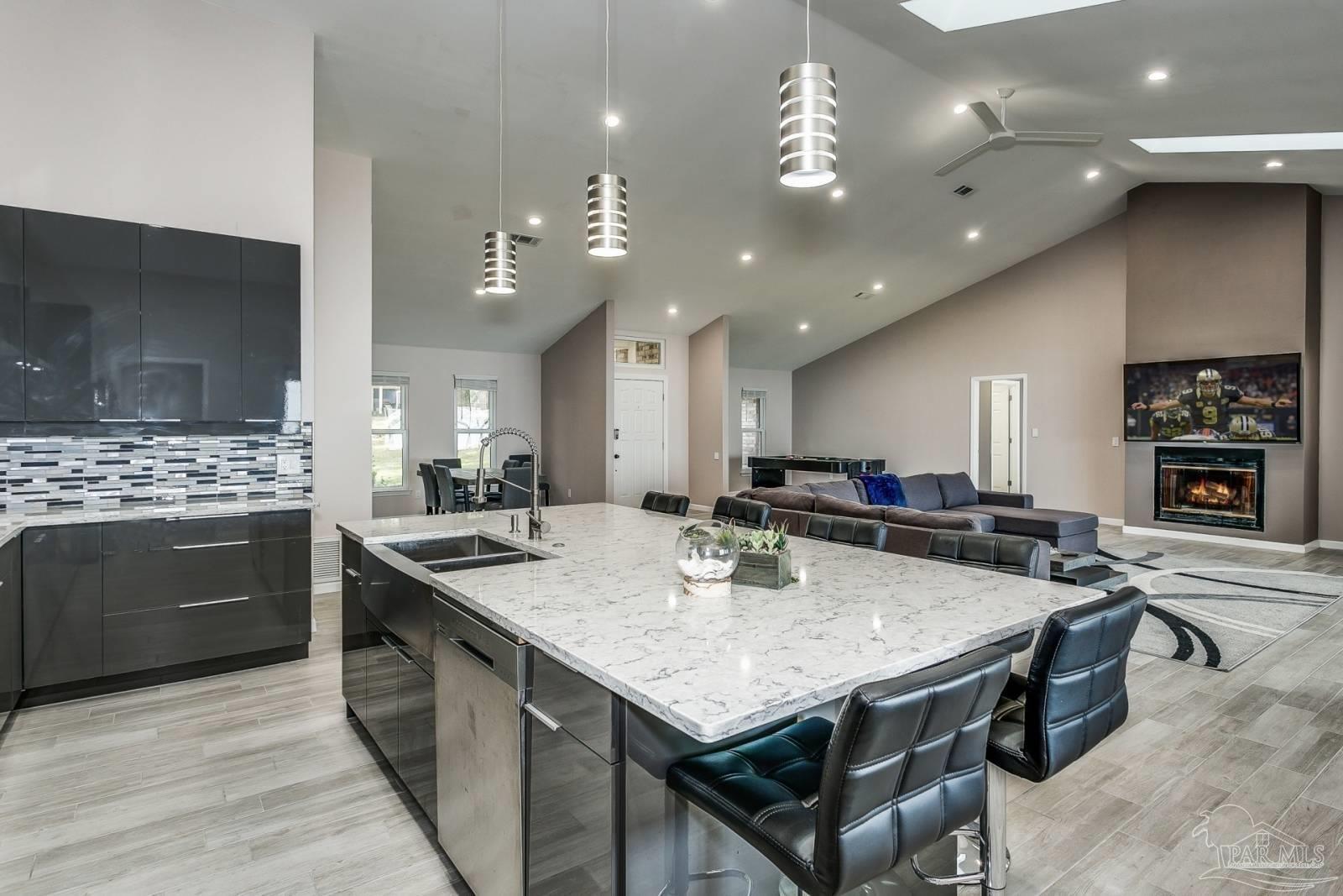 4228 E Sandy Bluff Dr