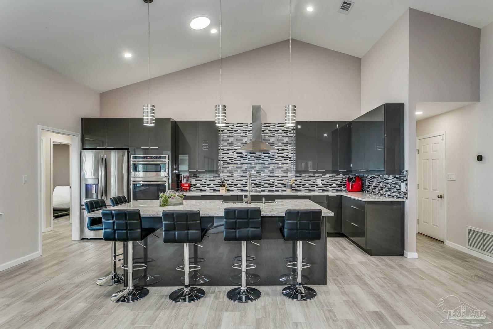 4228 E Sandy Bluff Dr