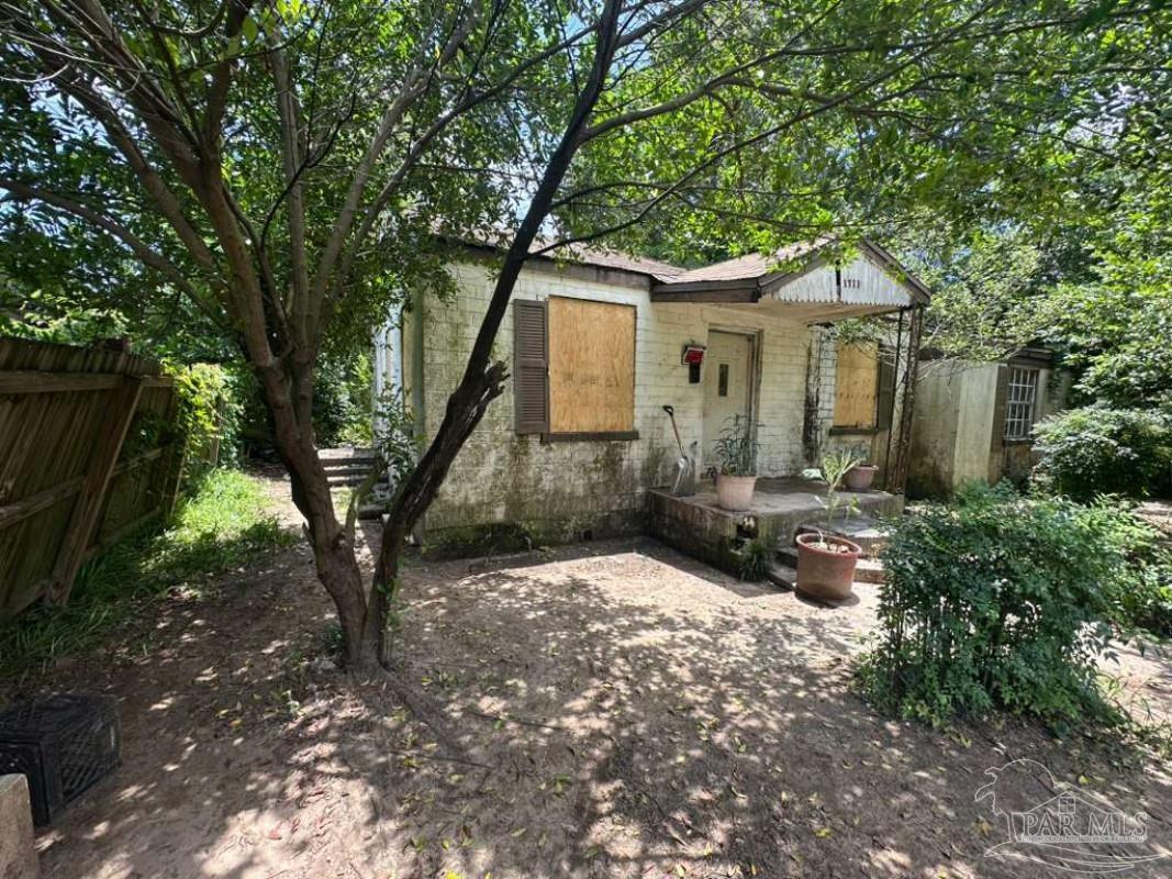 Photo 1 of 11 — 1711 W Lakeview Ave, Pensacola, FL 32501
