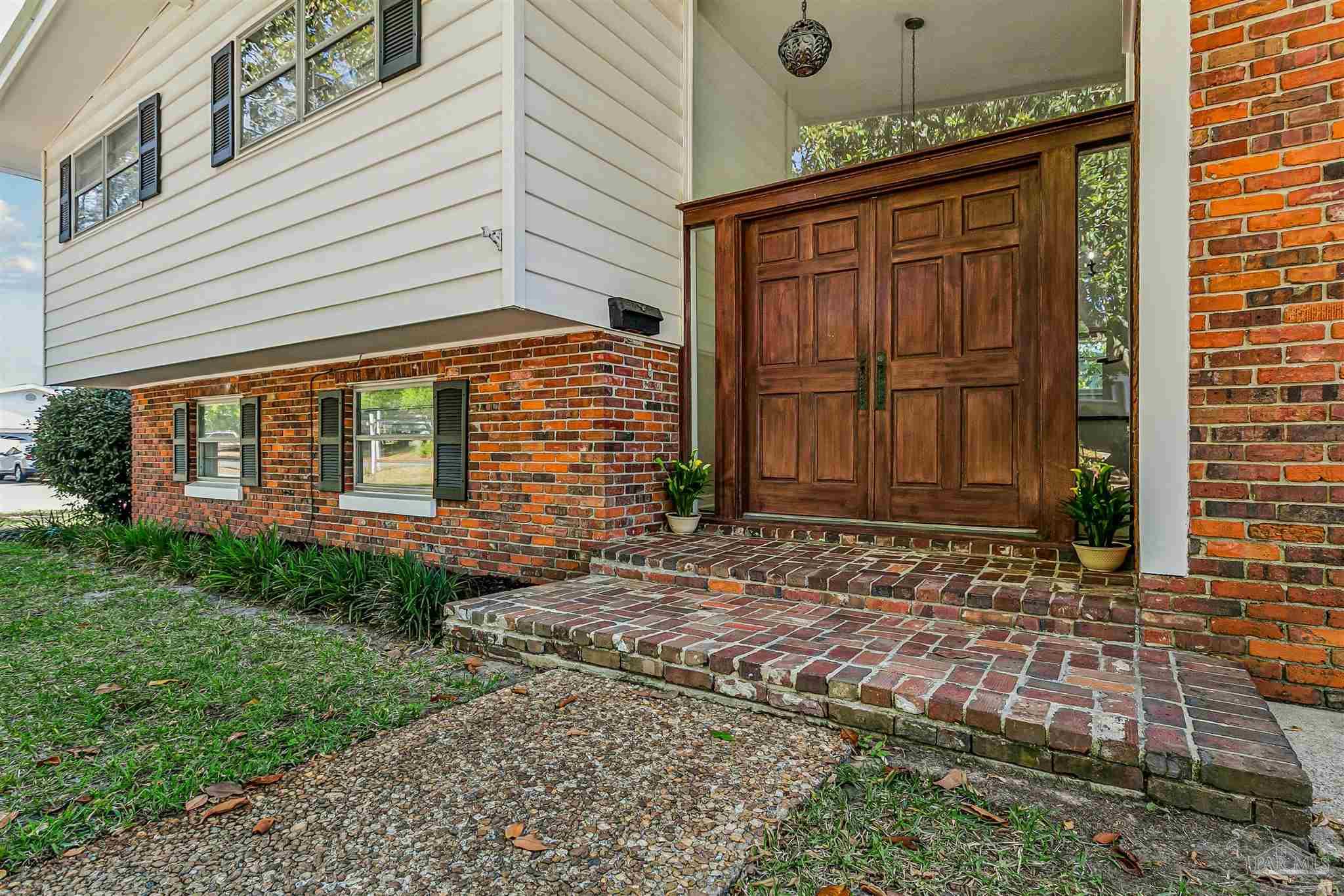 Photo 1 of 50 — 204 Poinciana Dr, Gulf Breeze, FL 32561